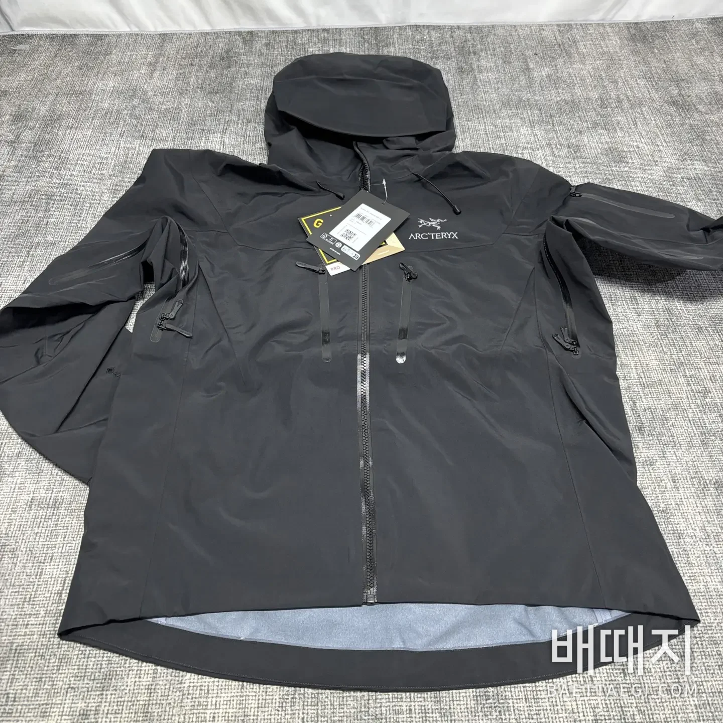 아크테릭스 [TZ] 알파 SV 자켓 7세대 블랙 200136 Arc'teryx Alpha SV Jacket 7 Black 검수사진 1