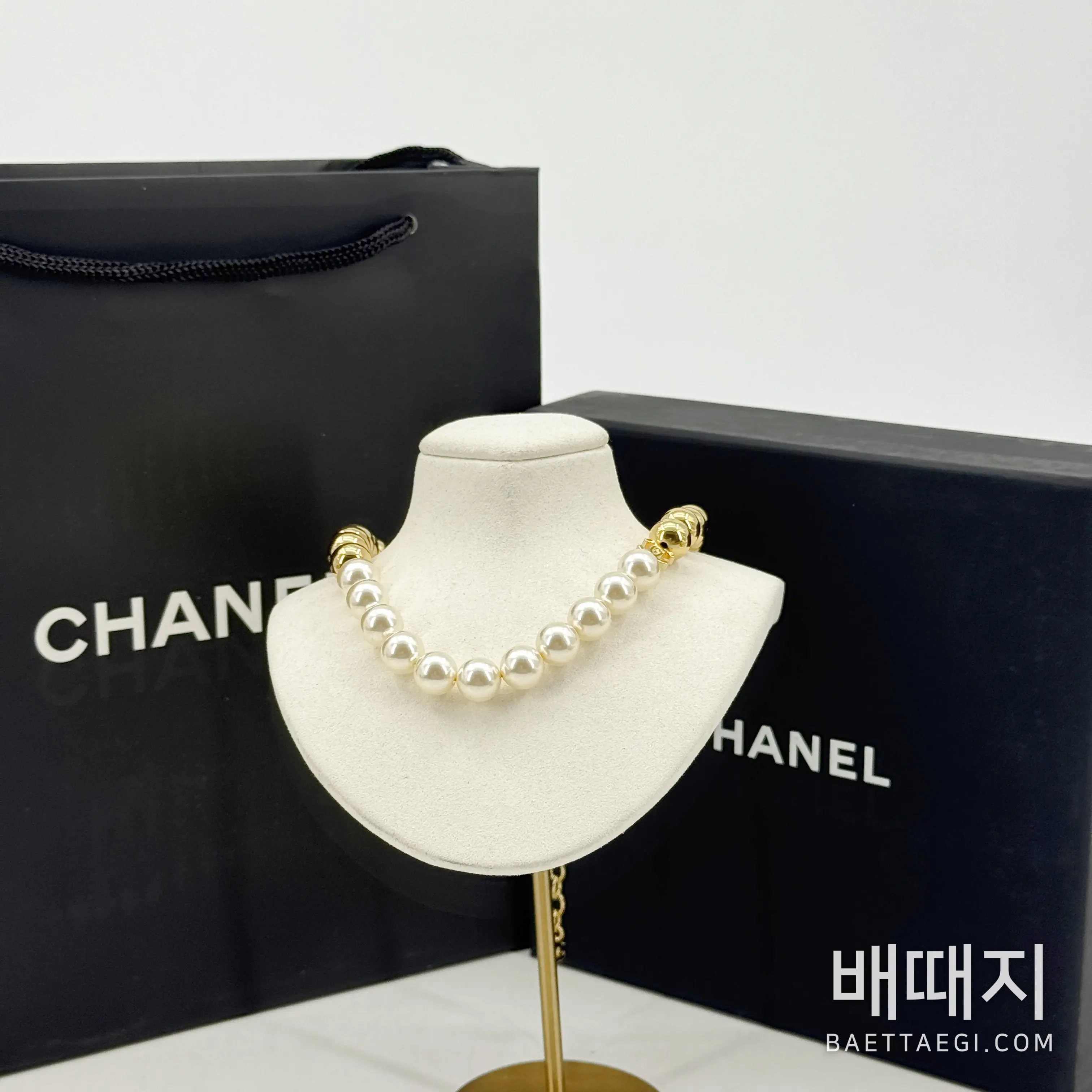 샤넬 골드 볼 진주 더블 C 로고 숏 초커 목걸이 206521 검수사진 1