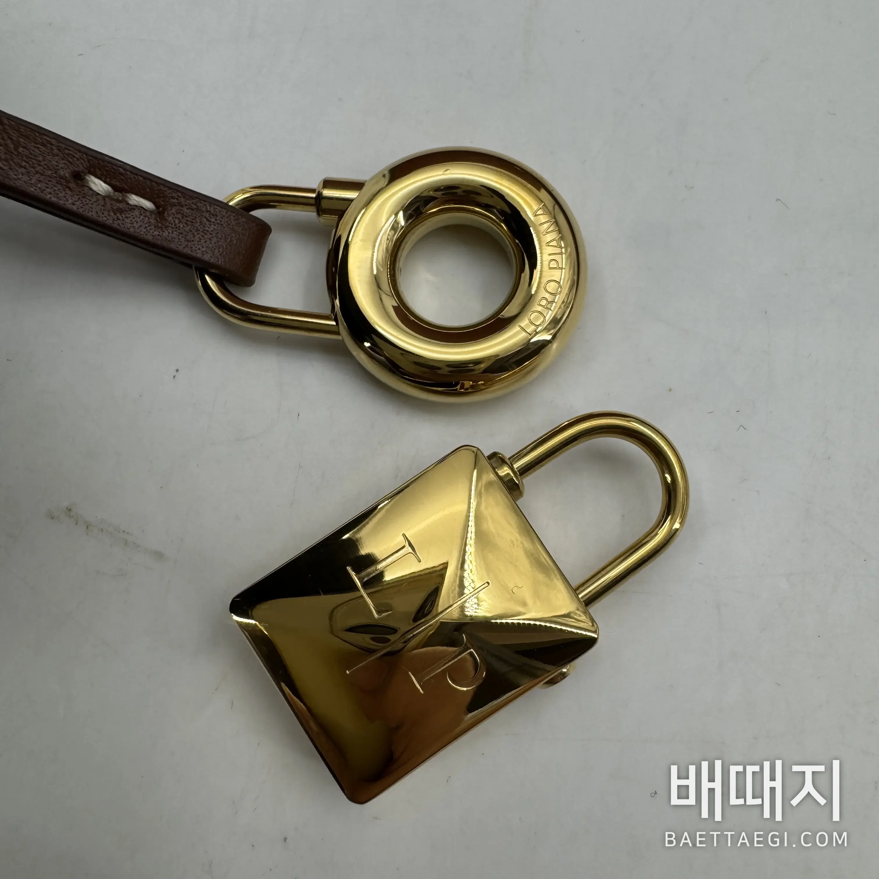 로로피아나 익스트라 새들 레더 클러치백 LP29 검수사진 4