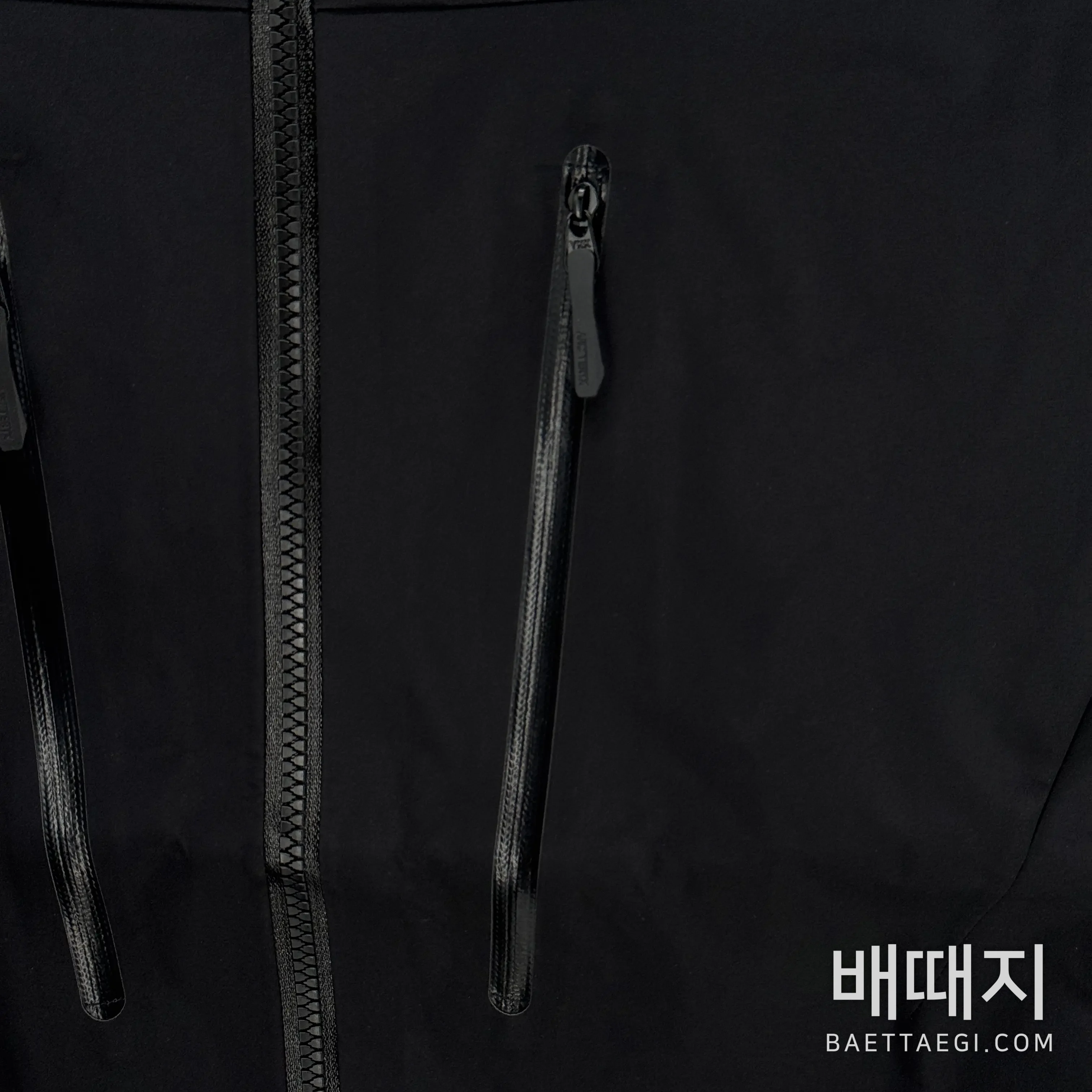 아크테릭스 [TZ] 알파 SV 자켓 6세대 블랙 골드 200130 Arc'teryx Alpha SV Jacket 6 24K Black 검수사진 12