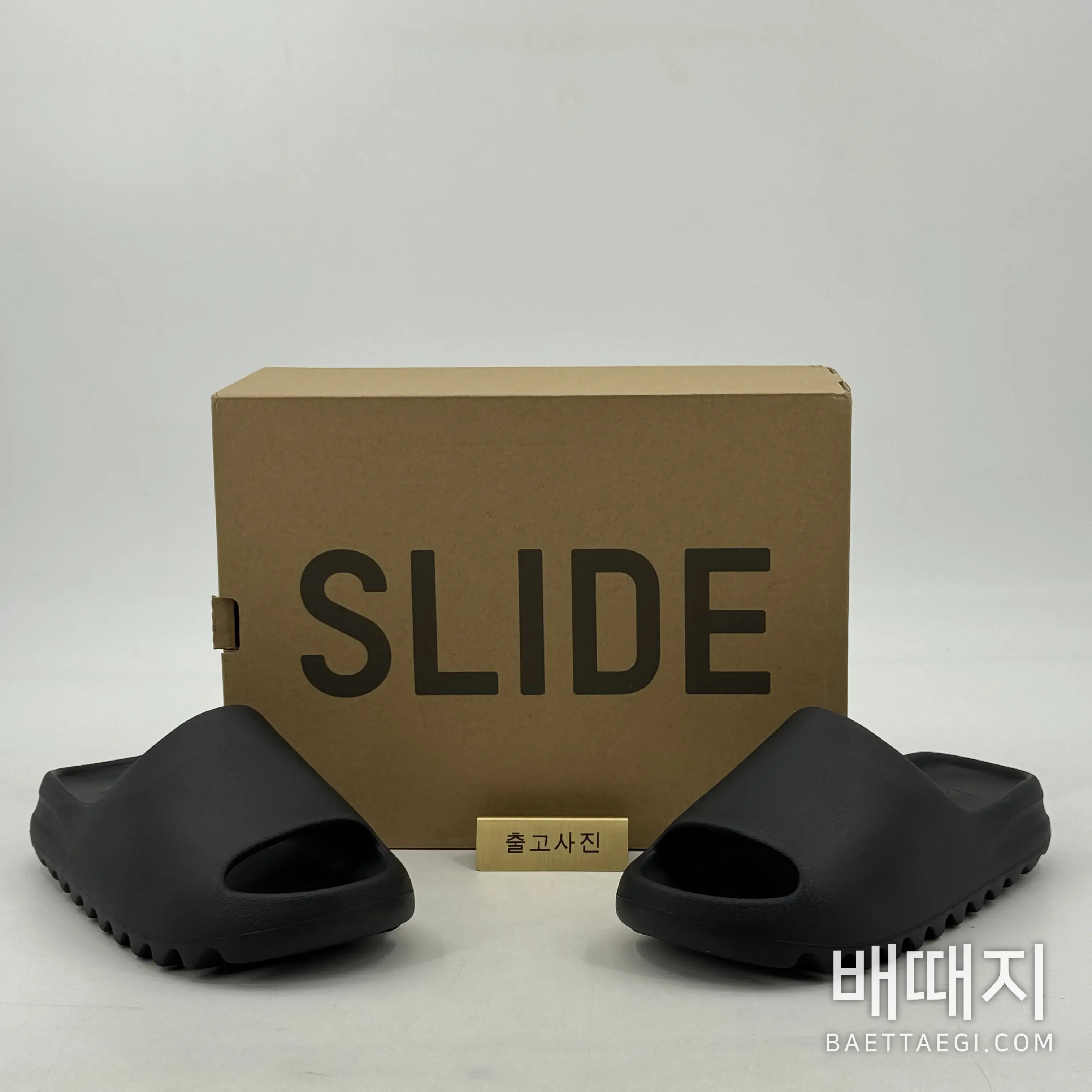 아디다스 이지 슬라이드 HQ6448 200640 Adidas Yeezy Slide Resin 검수사진 1