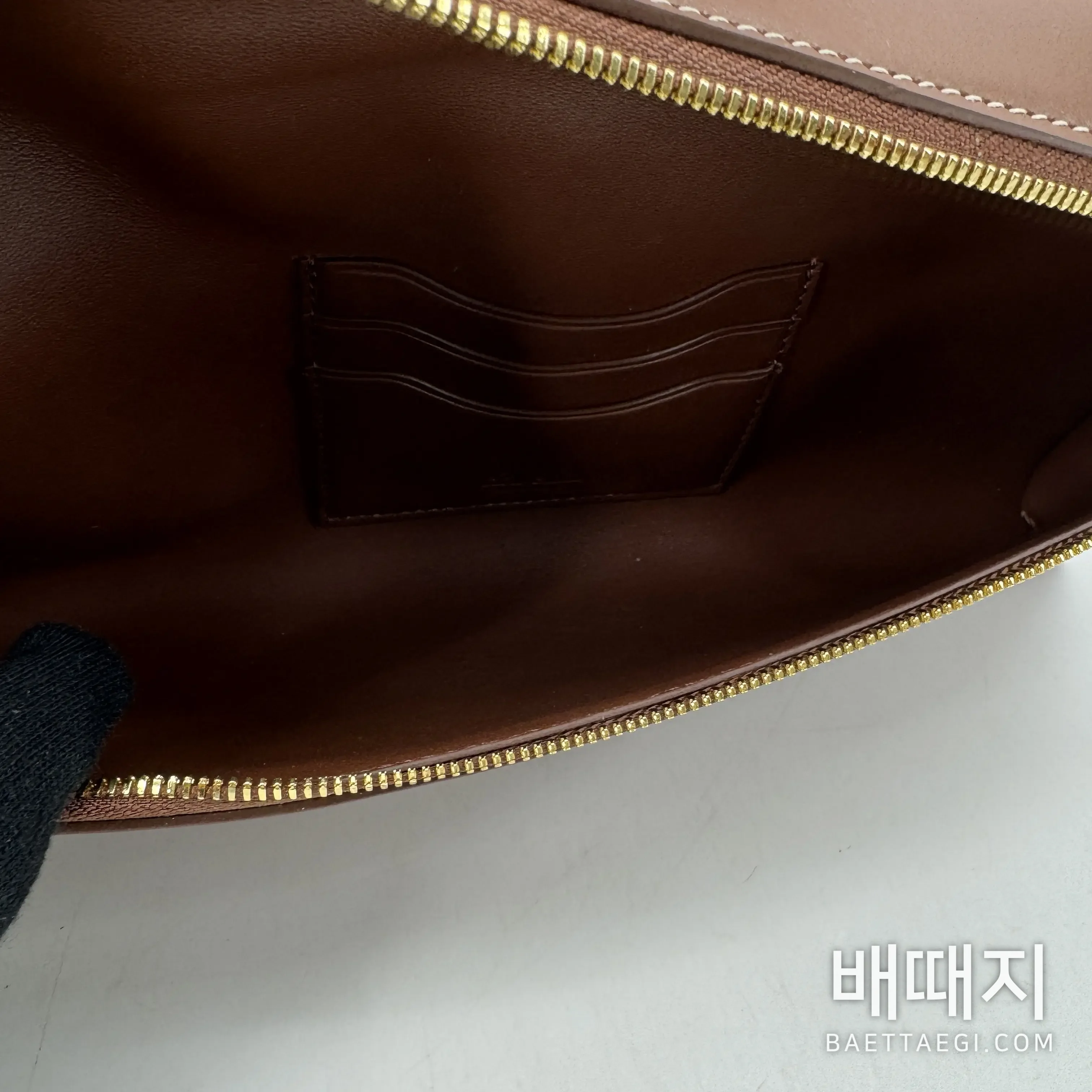 로로피아나 익스트라 새들 레더 클러치백 LP29 검수사진 6