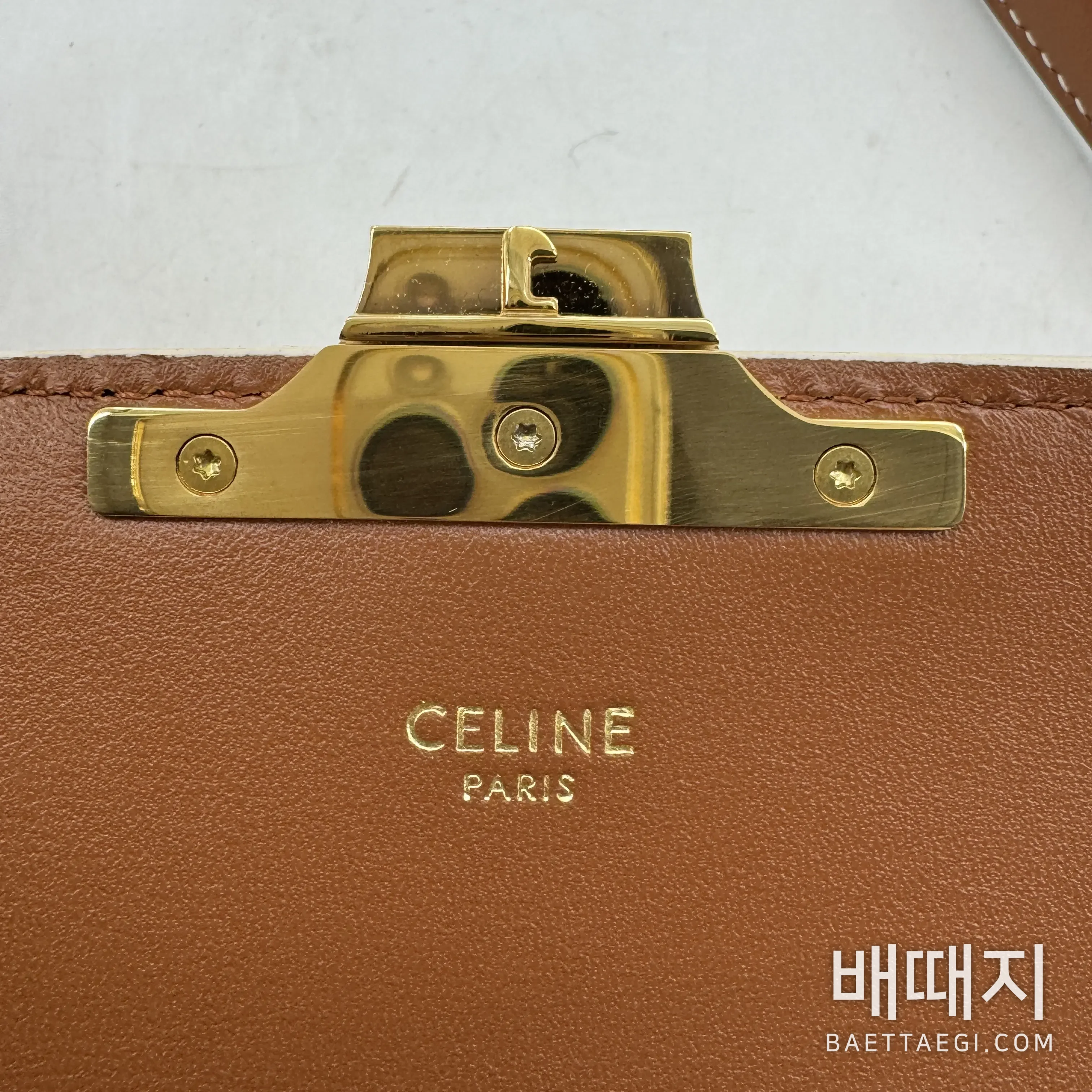 셀린느 클로드 트리옹프 캔버스 카프스킨 숄더백 (세일) 검수사진 4