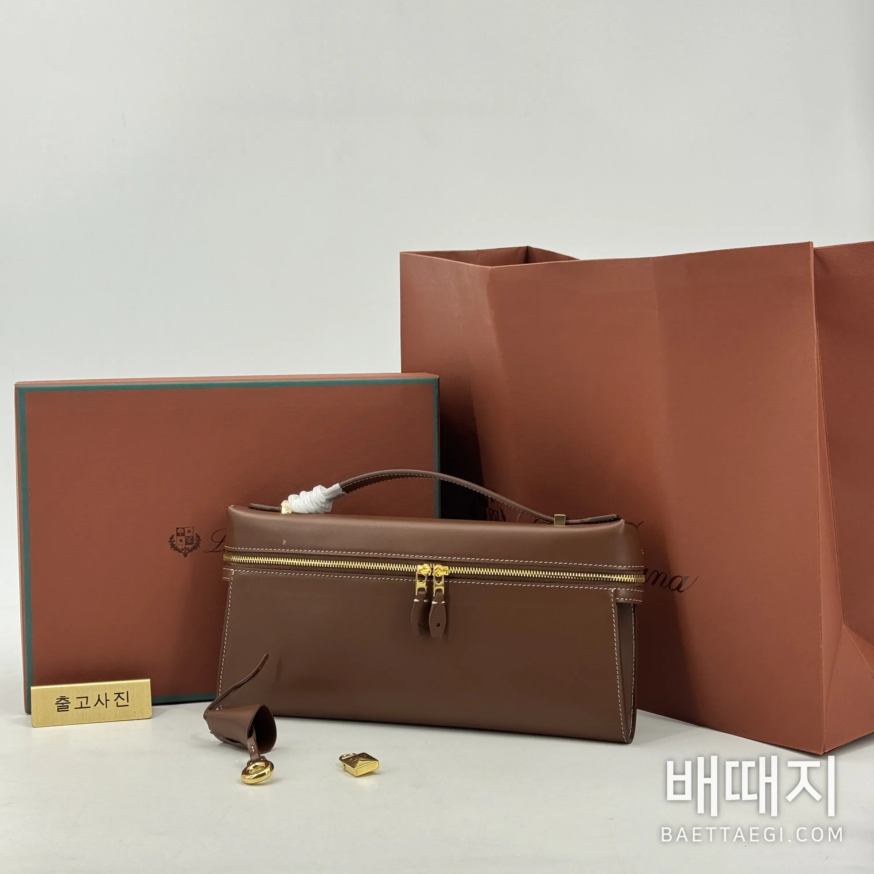 로로피아나 익스트라 새들 레더 클러치백 LP29 검수사진 1