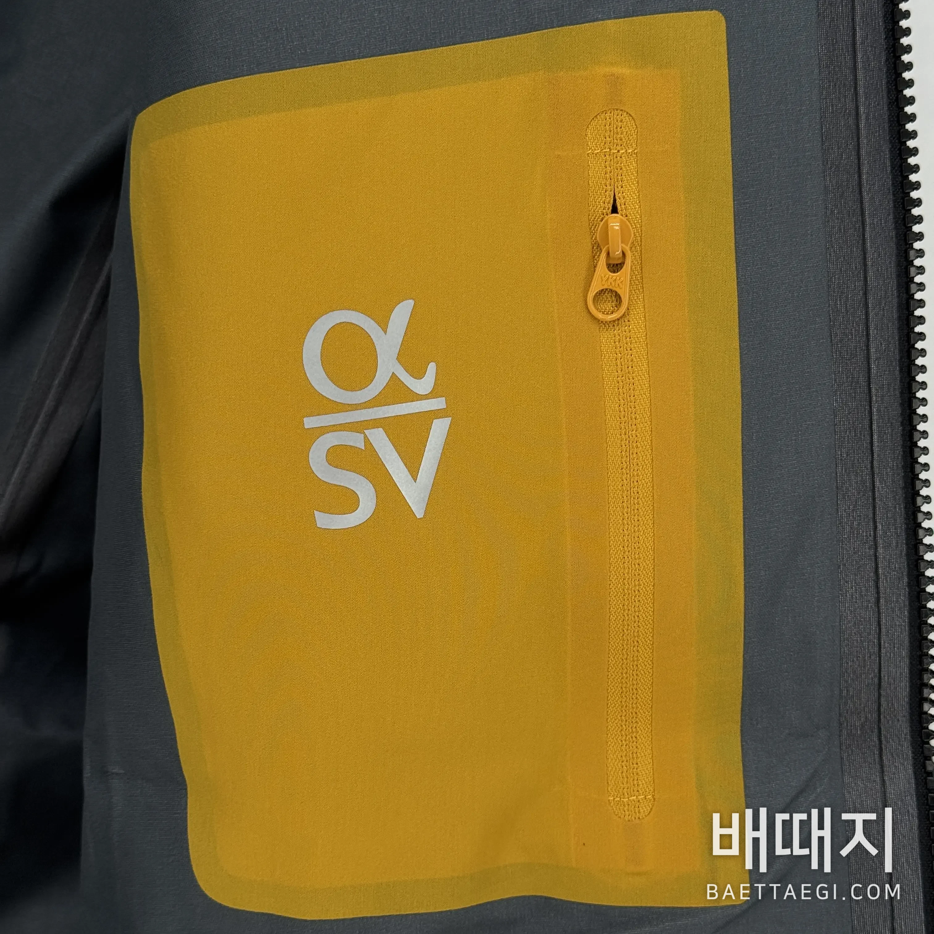 아크테릭스 [TZ] 알파 SV 자켓 6세대 블랙 골드 200130 Arc'teryx Alpha SV Jacket 6 24K Black 검수사진 16