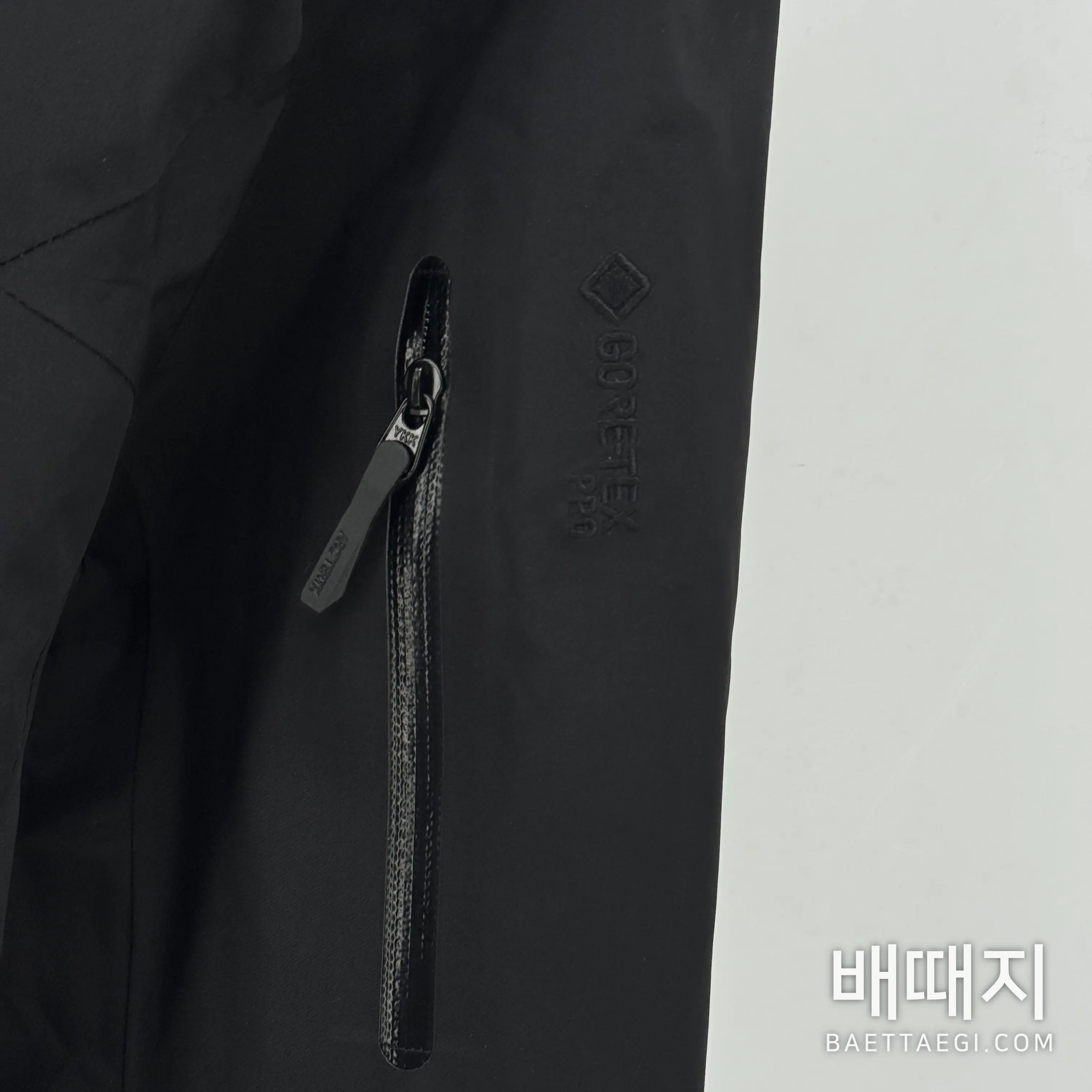 아크테릭스 [TZ] 알파 SV 자켓 6세대 블랙 골드 200130 Arc'teryx Alpha SV Jacket 6 24K Black 검수사진 10