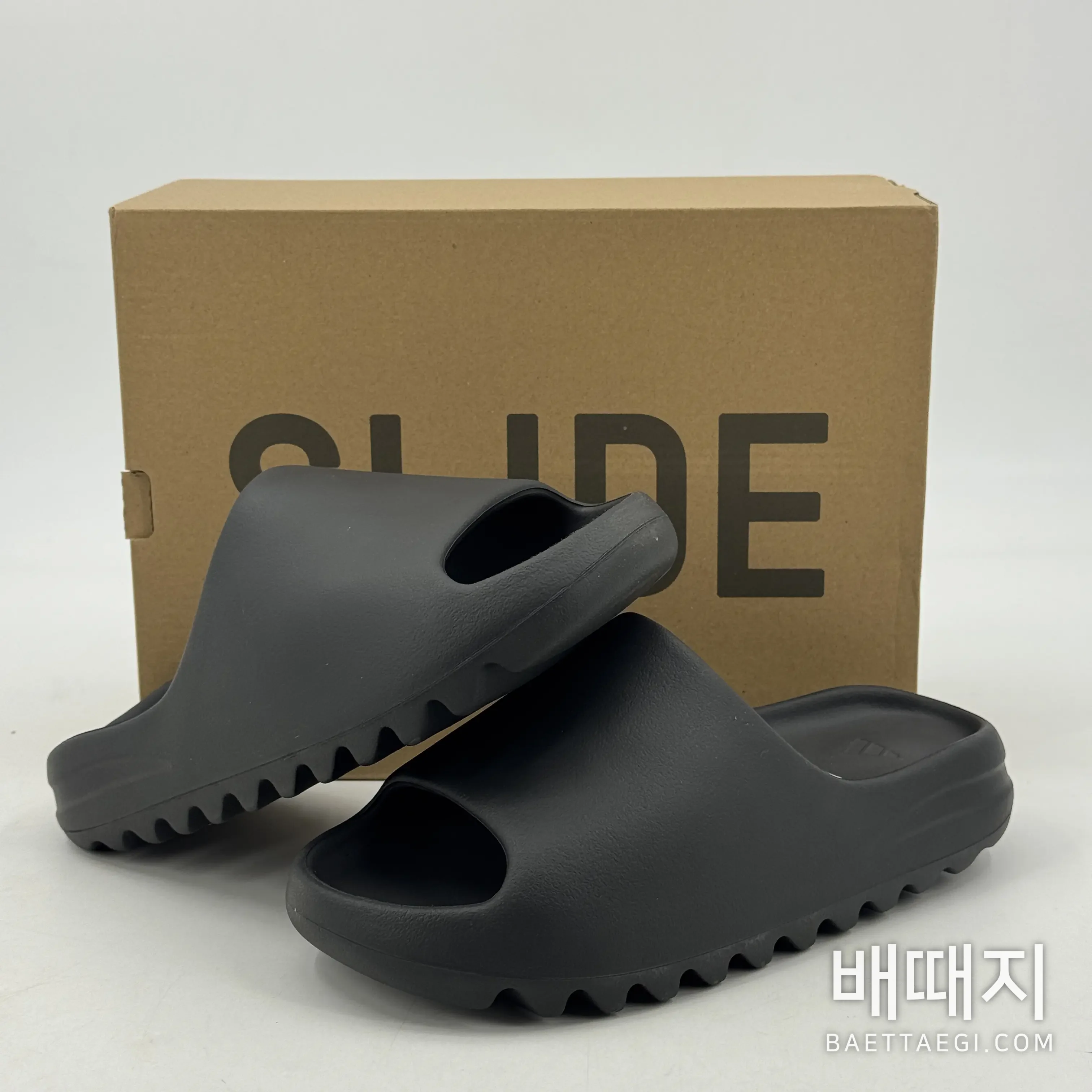 아디다스 이지 슬라이드 HQ6448 200640 Adidas Yeezy Slide Resin 검수사진 5