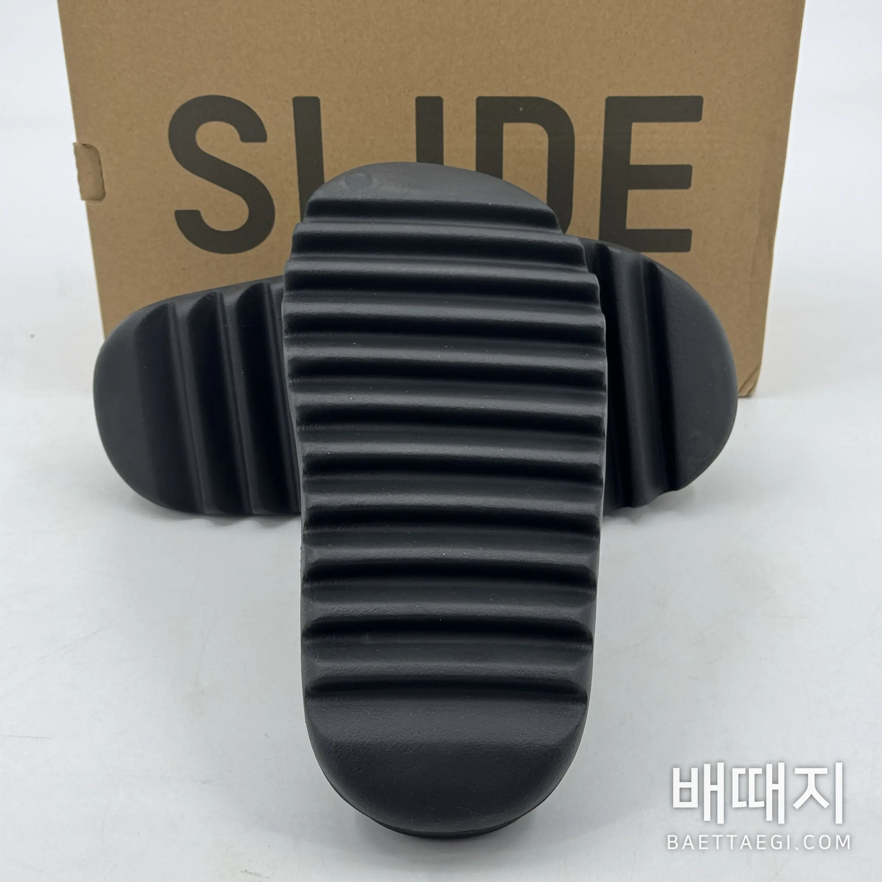 아디다스 이지 슬라이드 HQ6448 200640 Adidas Yeezy Slide Resin 검수사진 6