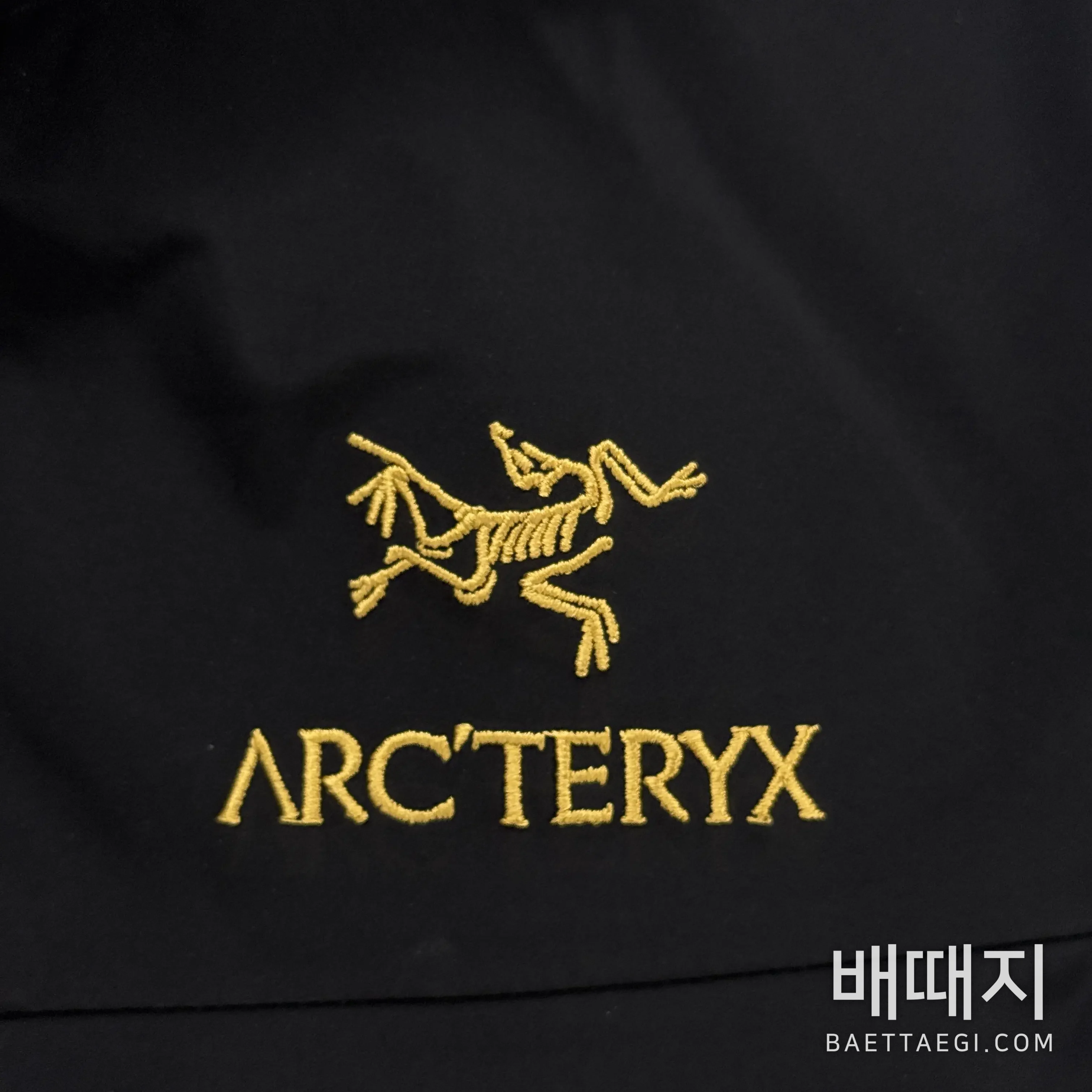 아크테릭스 [TZ] 알파 SV 자켓 6세대 블랙 골드 200130 Arc'teryx Alpha SV Jacket 6 24K Black 검수사진 9