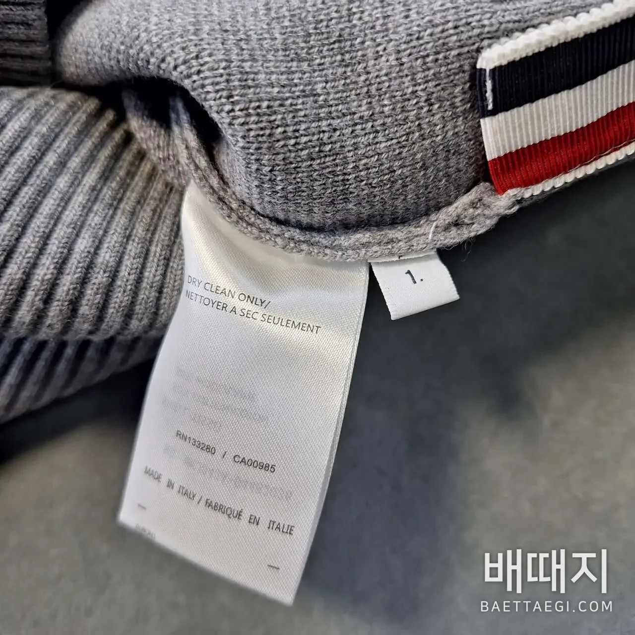 톰브라운 컬러블록 울 V넥 가디건 검수사진 2