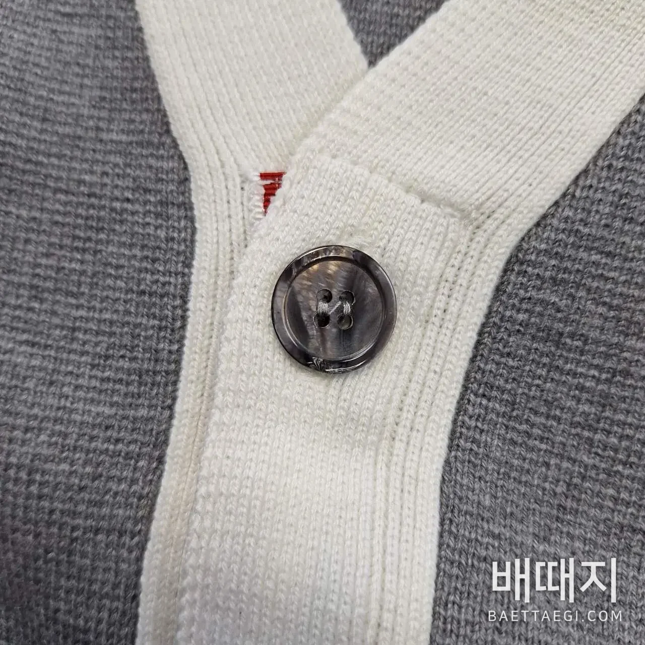 톰브라운 컬러블록 울 V넥 가디건 159481 검수사진 6
