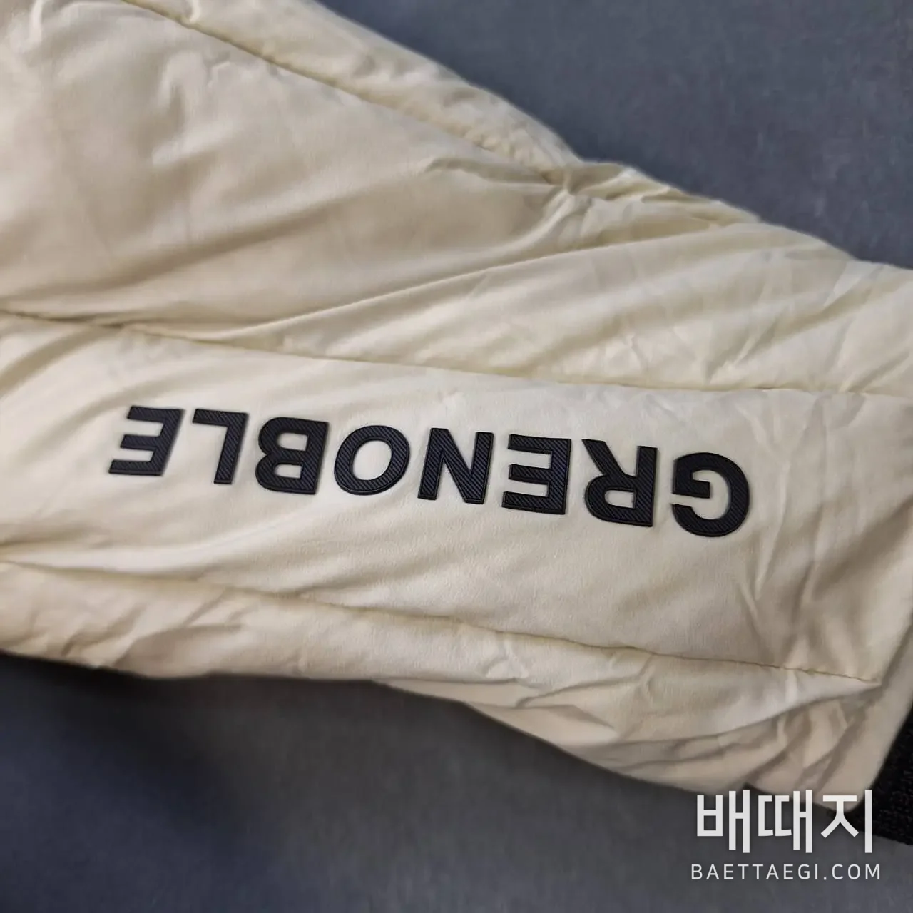 몽클레르 남성 화이트 덕다운 패딩 207620 검수사진 4