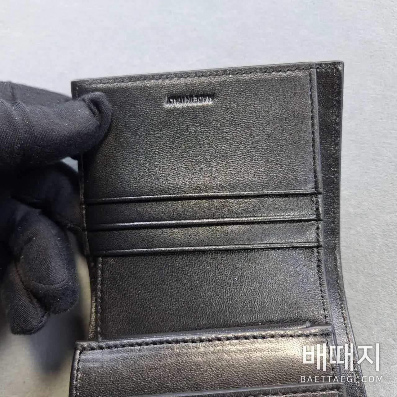 셀린느 특대 모노그램 지갑 검수사진 4