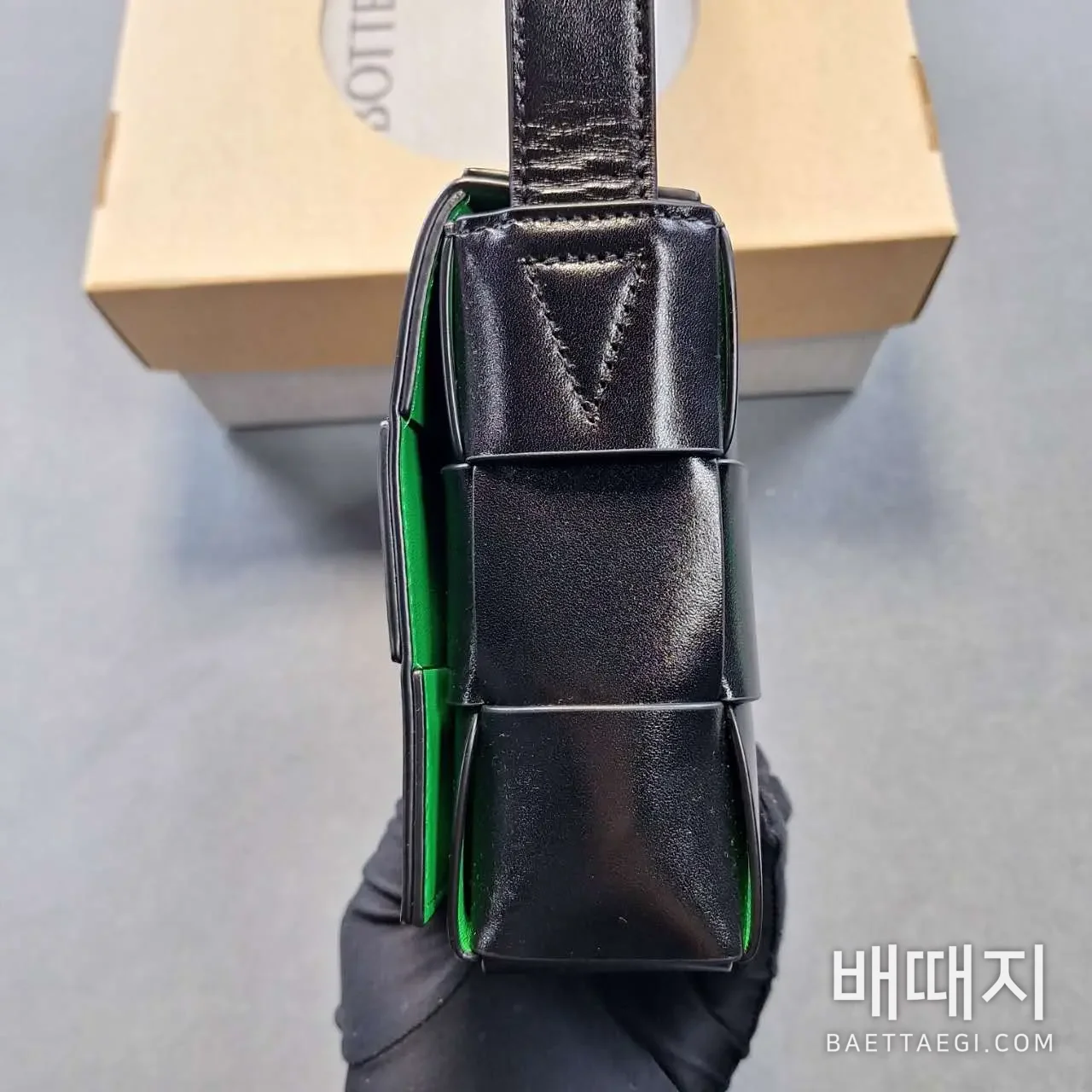 보테가베네타 스몰 카세트백 708768 154886 검수사진 5