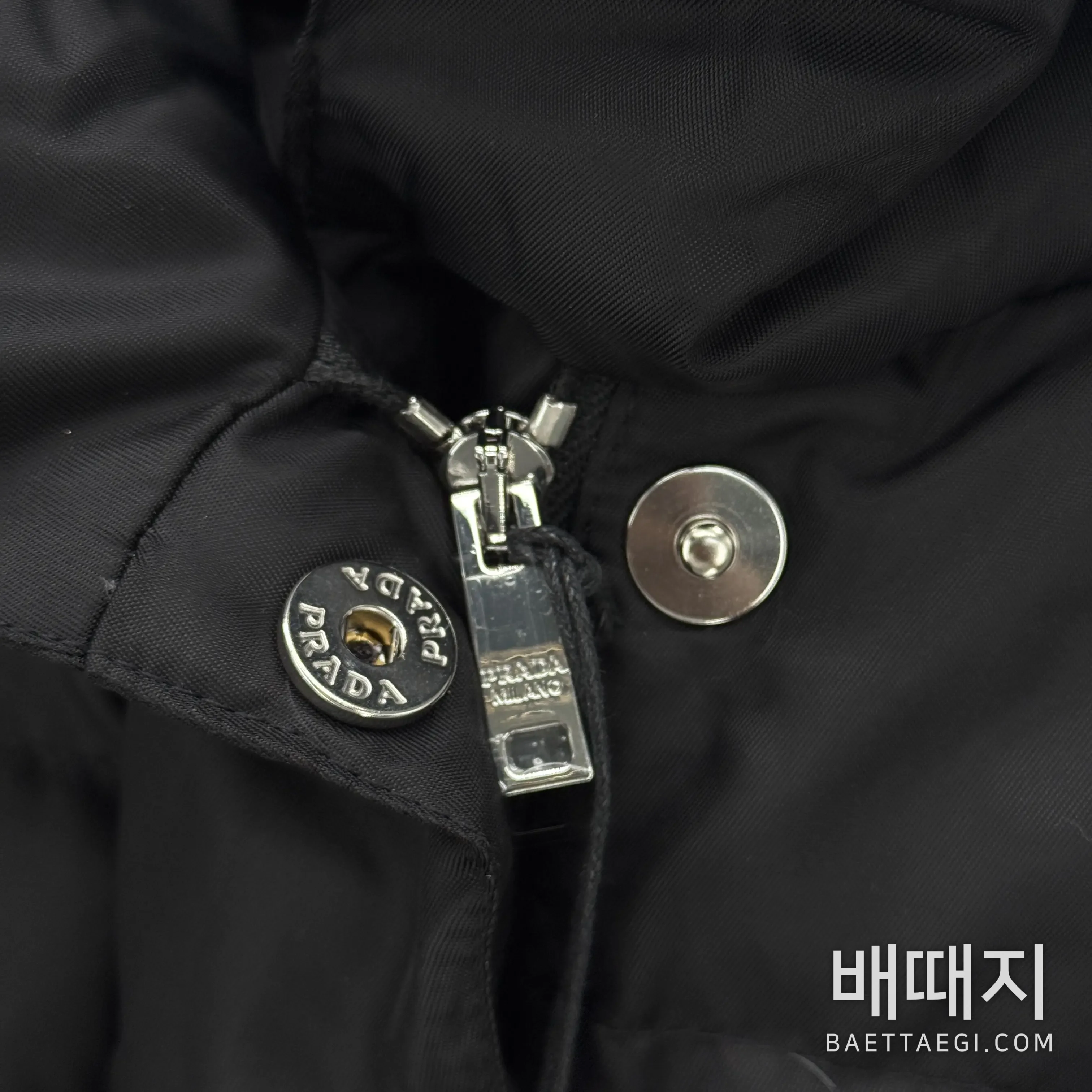 프라다 분리형 허리 파우치 구스다운 후드 슬림 자켓 195077 검수사진 7