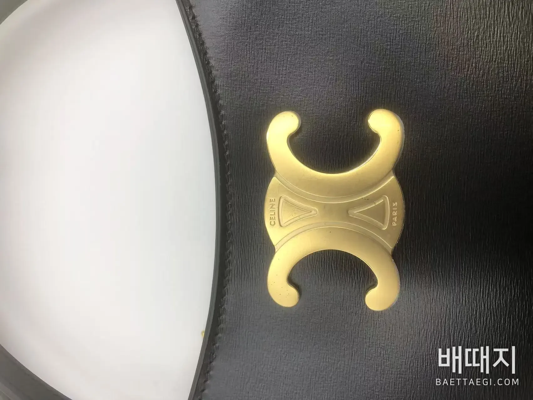 셀린느 베이징 라이프 미디엄 블랙 카프스킨 핸드백 115703 검수사진 6