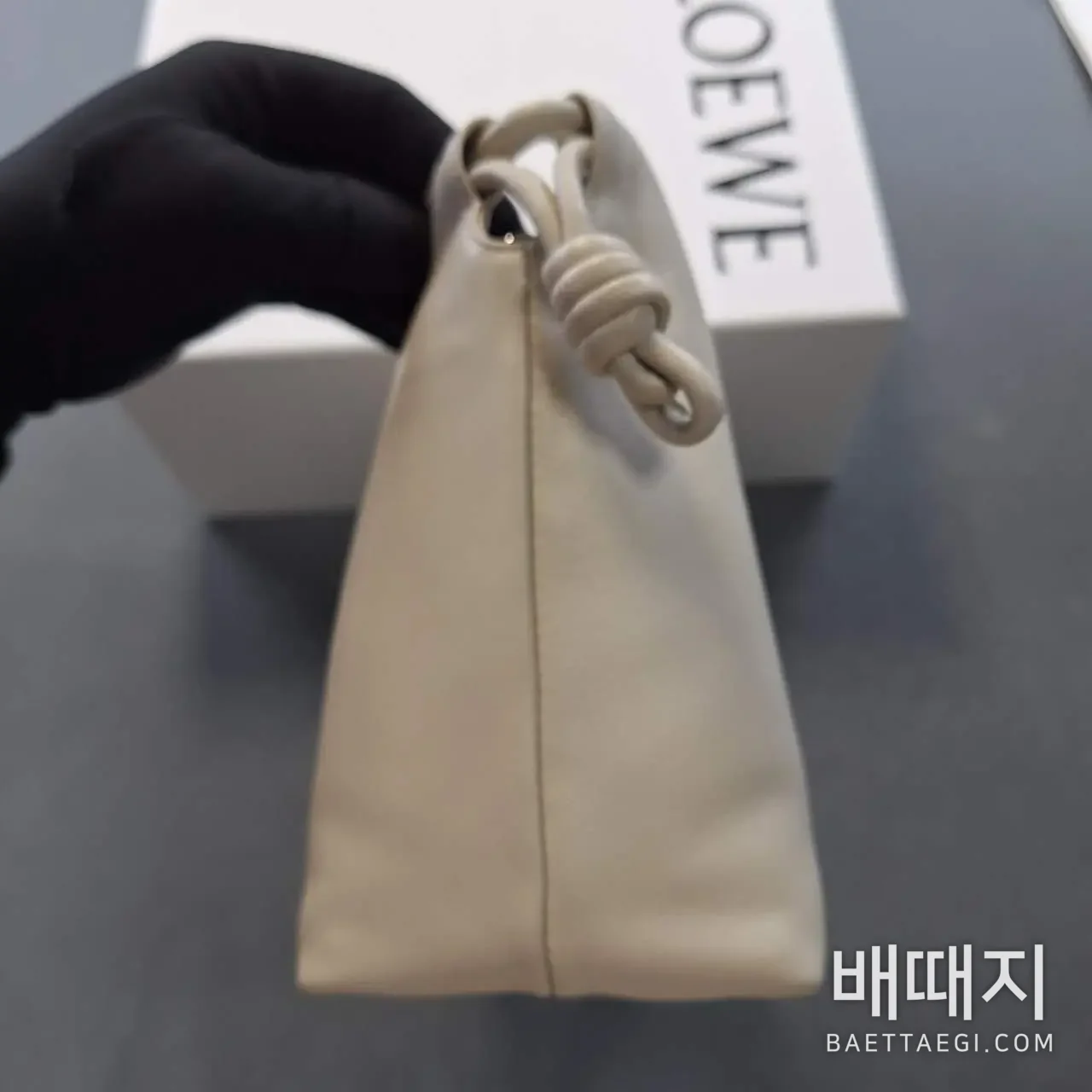 로에베 미디엄 플라멩고 펄스 파인 그레인 30cm 검수사진 4