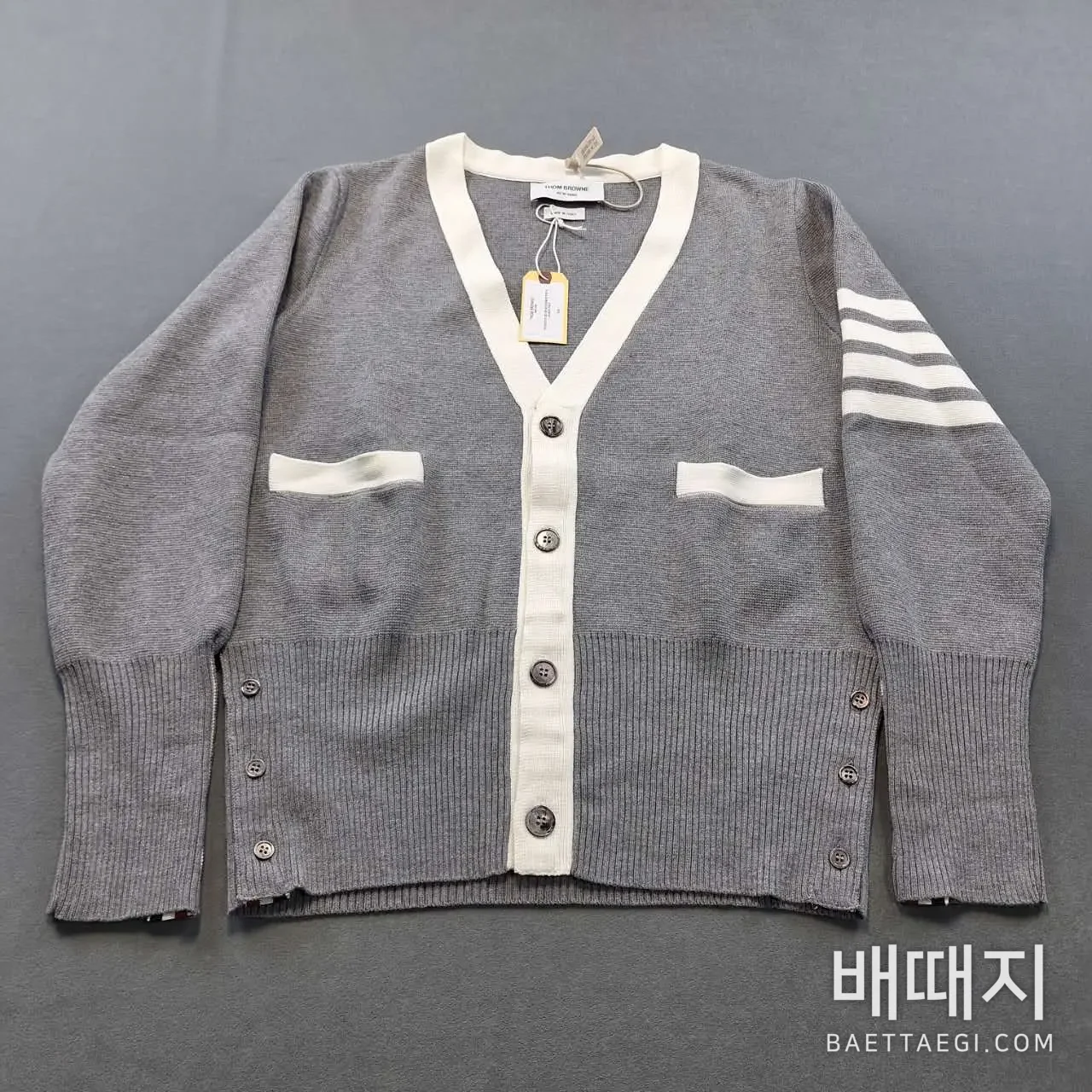 톰브라운 컬러블록 울 V넥 가디건 검수사진 1