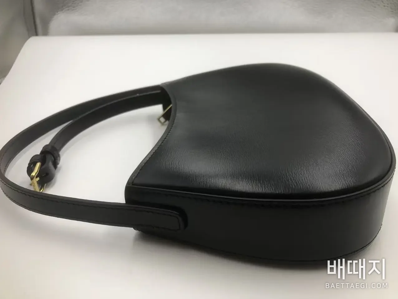 셀린느 베이징 라이프 미디엄 블랙 카프스킨 핸드백 115703 검수사진 13