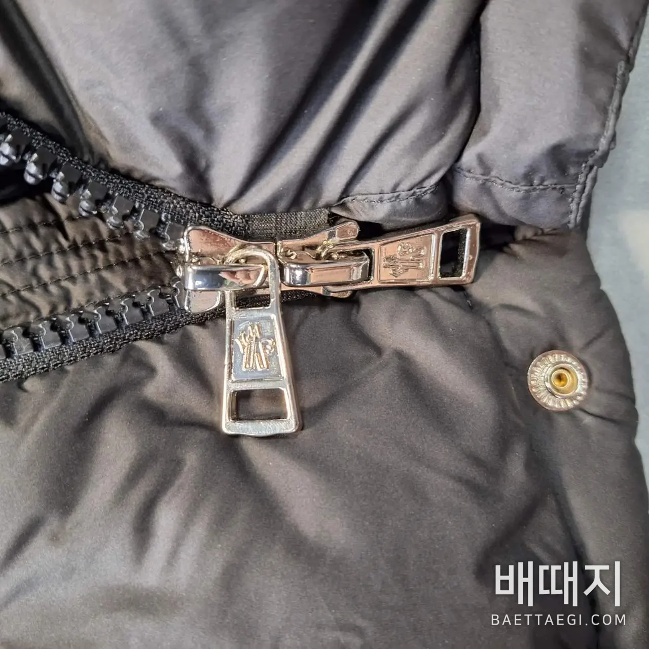 몽클레르 남성 화이트덕다운 패딩 198694 검수사진 7