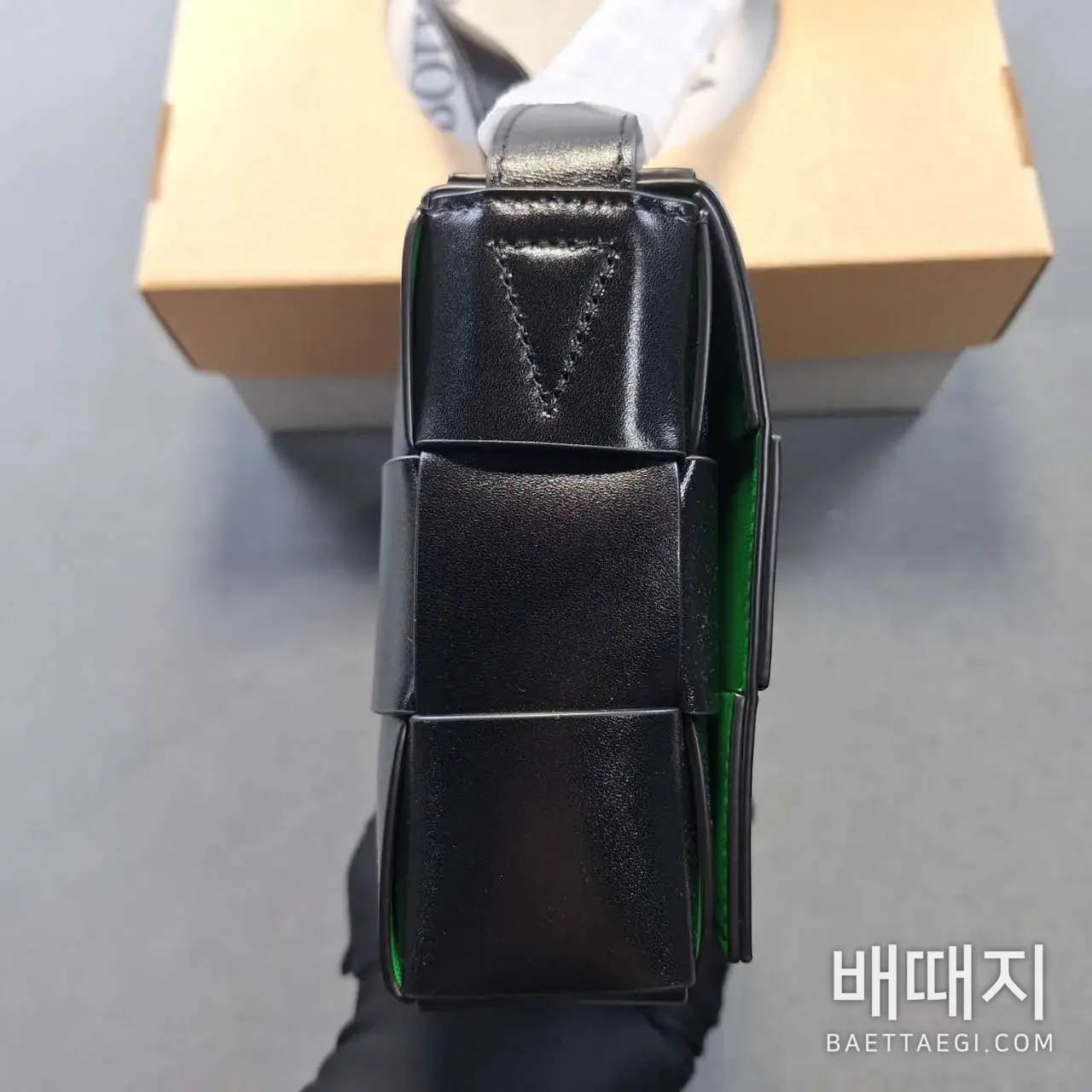 보테가베네타 스몰 카세트백 708768 154886 검수사진 3