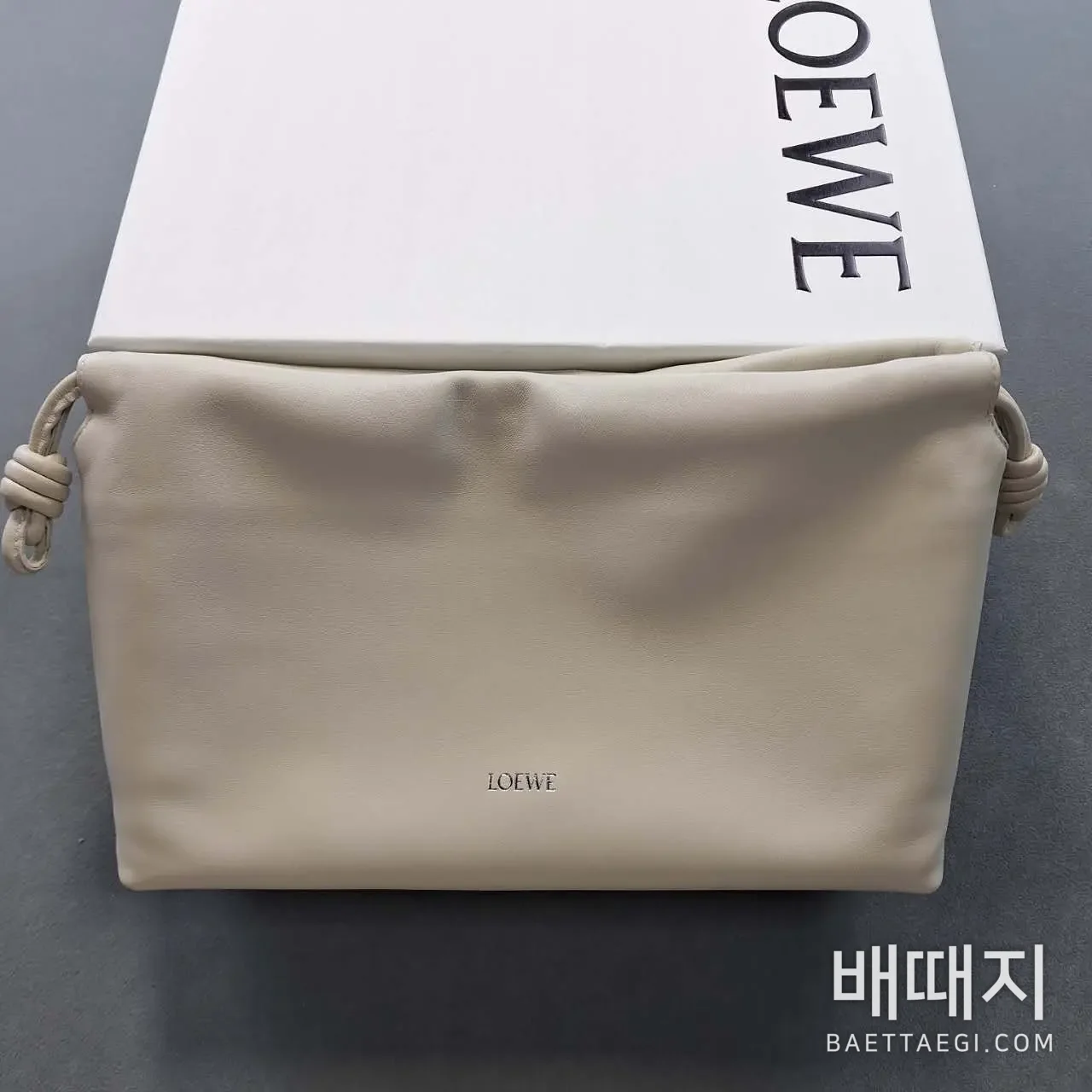 로에베 미디엄 플라멩고 펄스 파인 그레인 30cm 검수사진 2