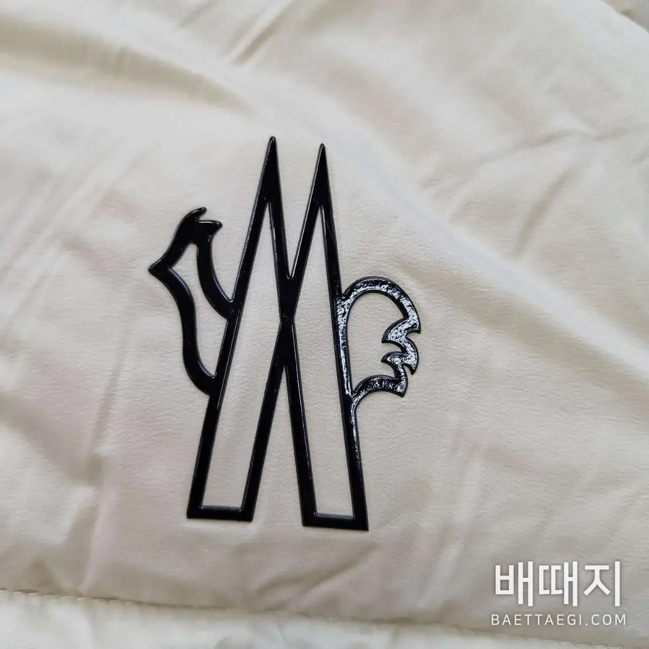 몽클레르 남성 화이트 덕다운 패딩 207620 검수사진 6