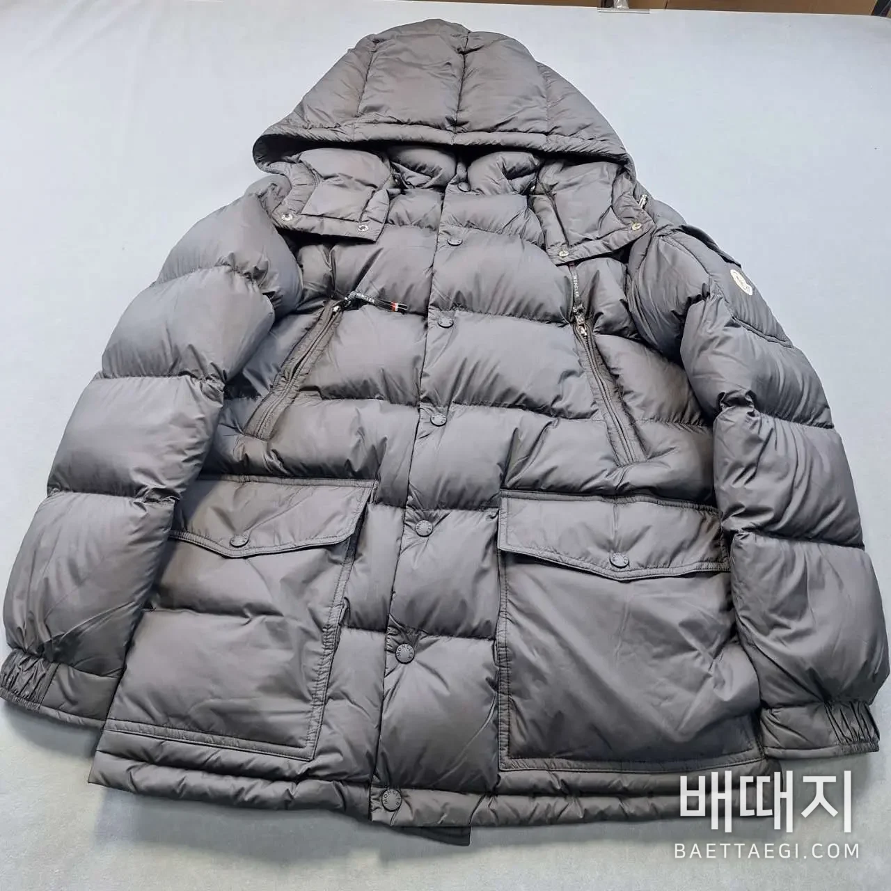 몽클레르 남성 화이트덕다운 패딩 198694 검수사진 1