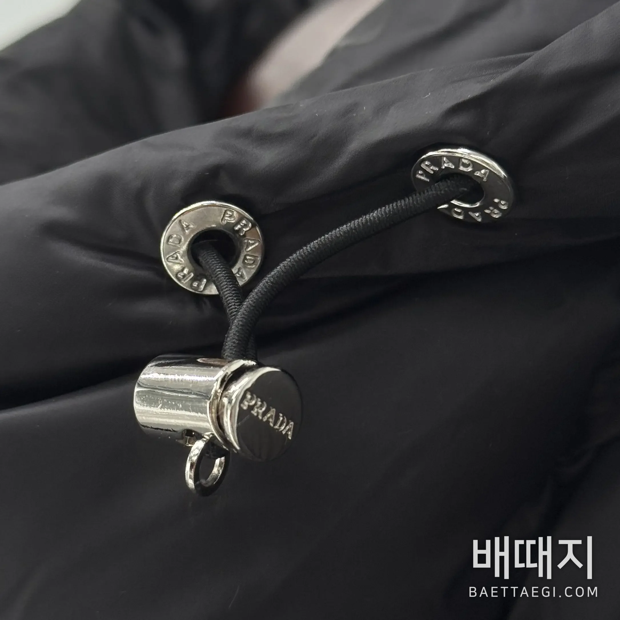 프라다 후드 슬림핏 여성 다운 패딩 재킷 155696 검수사진 7