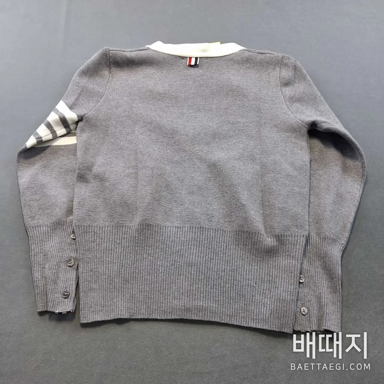 톰브라운 컬러블록 울 V넥 가디건 검수사진 4
