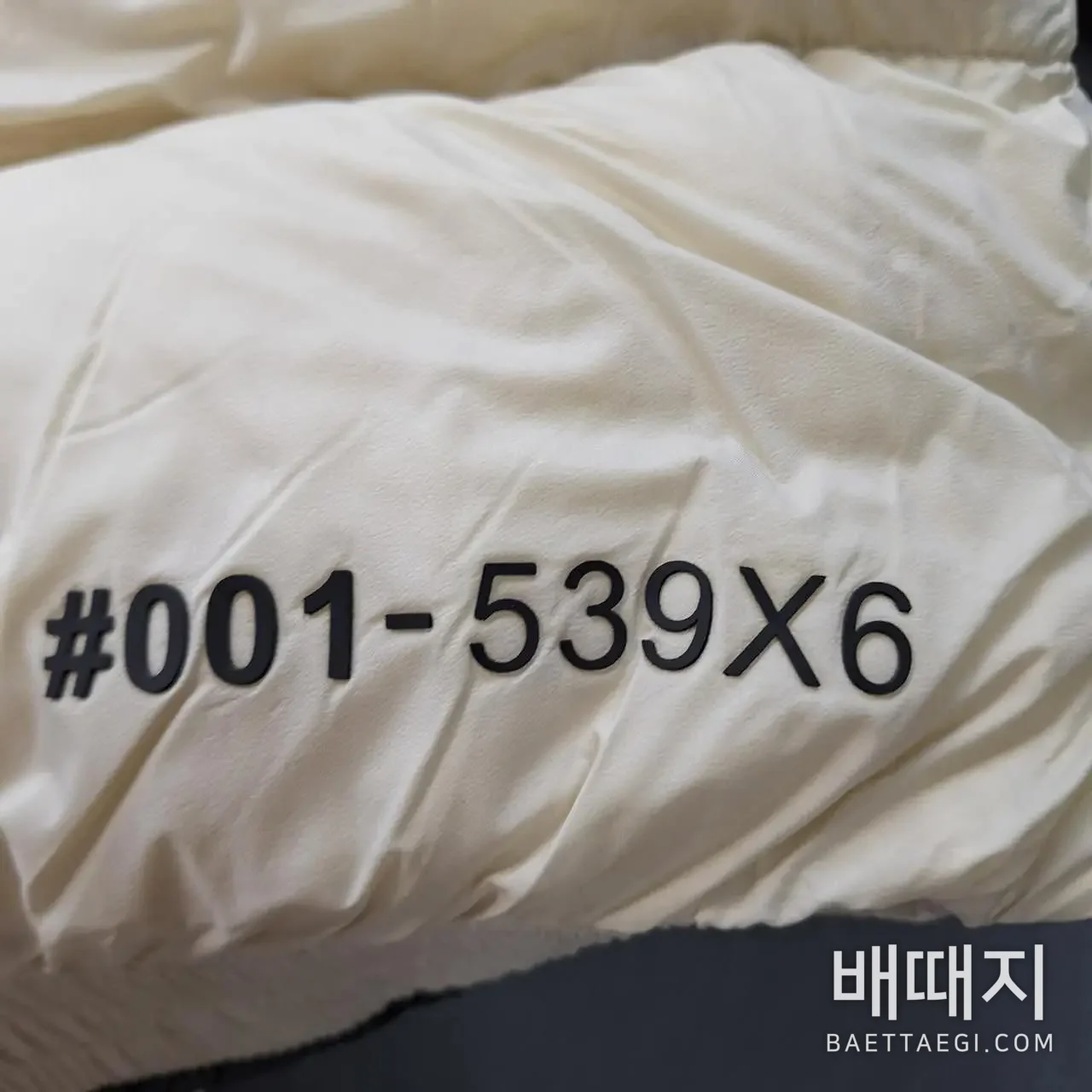 몽클레르 남성 화이트 덕다운 패딩 207620 검수사진 3