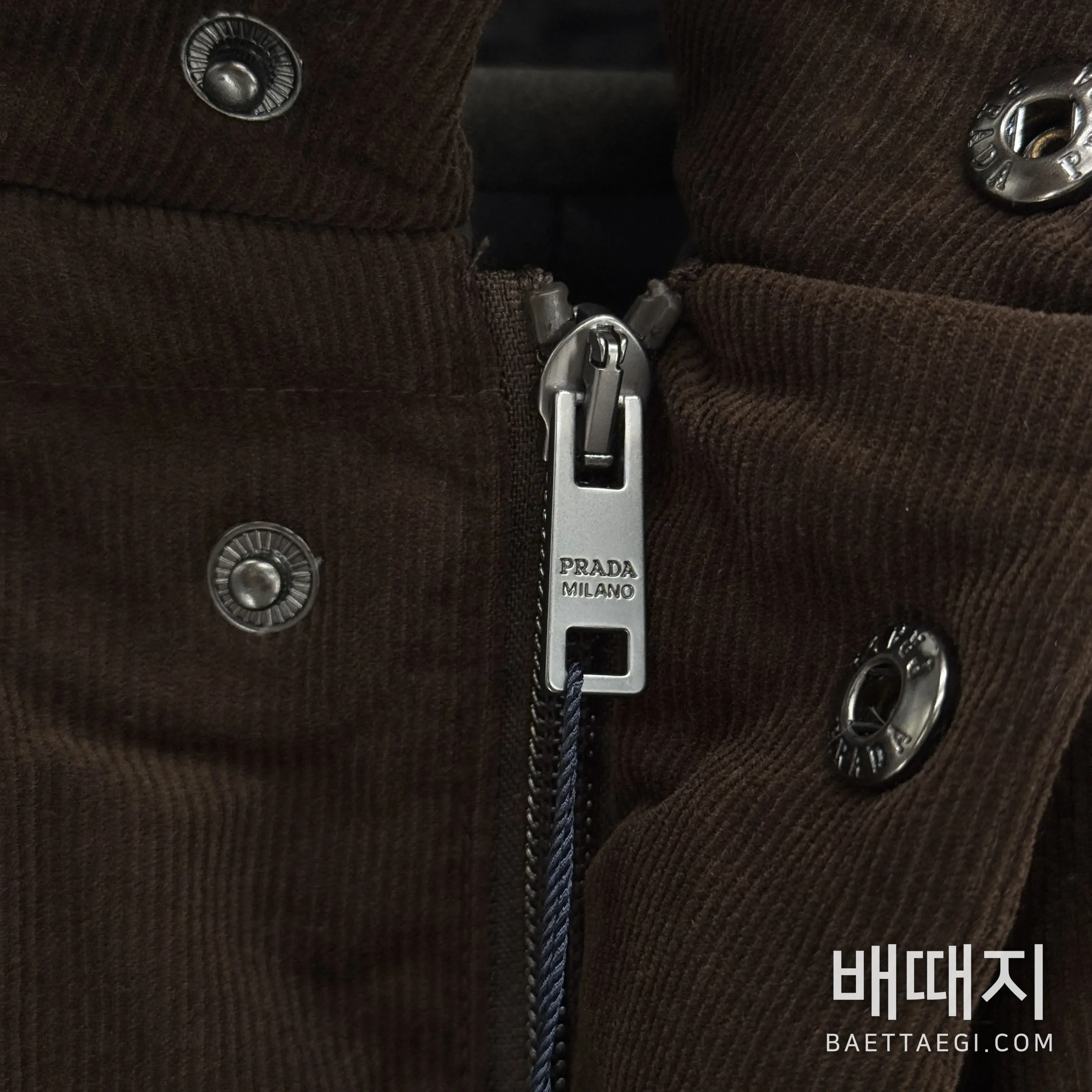 프라다 메탈 로고 남성 나일론 패딩 재킷 164990 검수사진 10