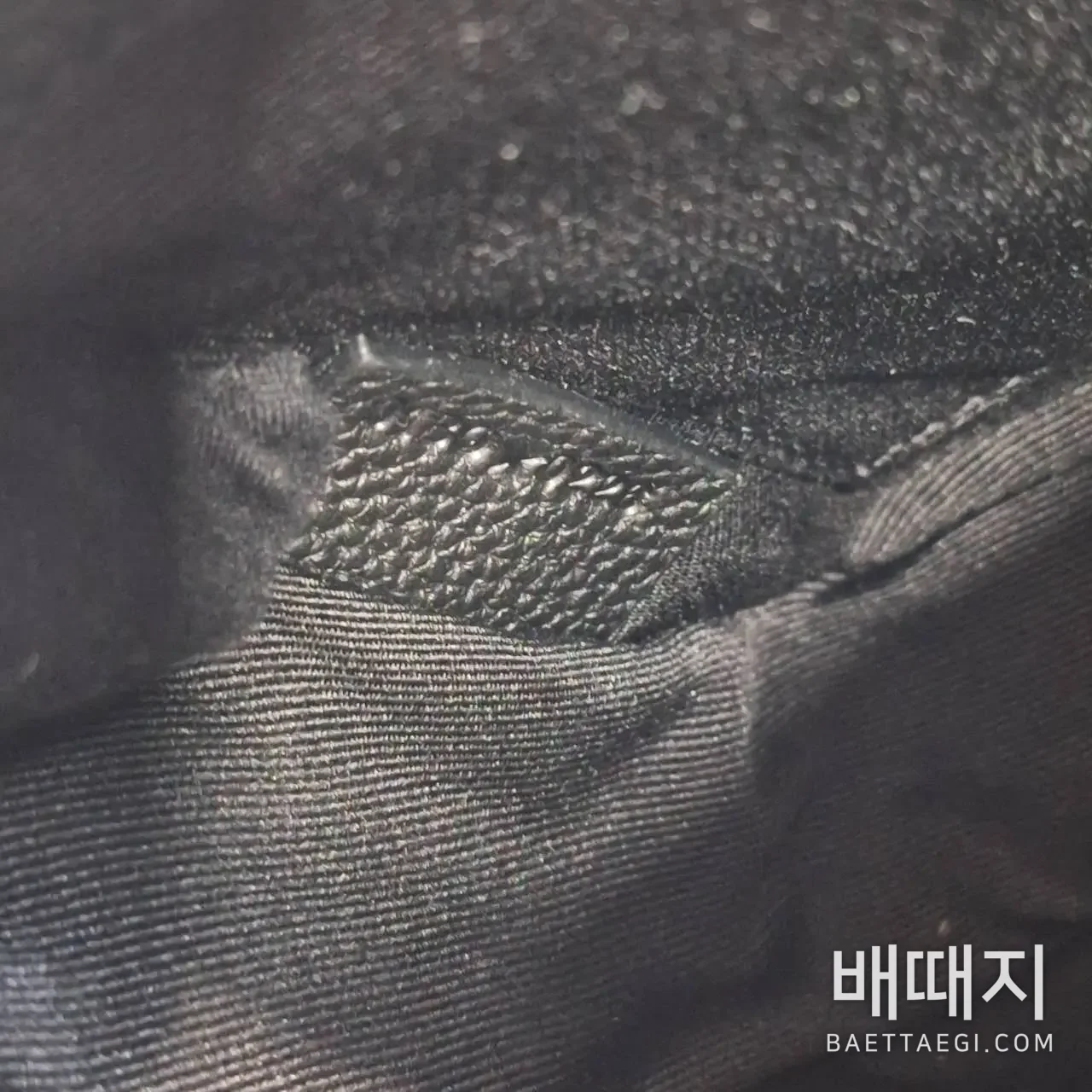 스몰 새들 메신저 백 플랩 디올 그래비티 레더 블랙 (엔젤) 검수사진 16