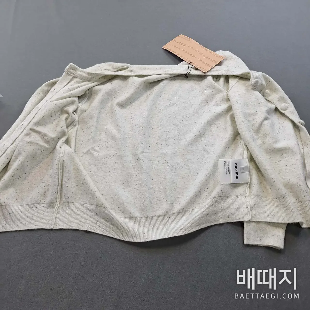 미우미우 크루넥 울 혼방 가디건 149576 검수사진 5