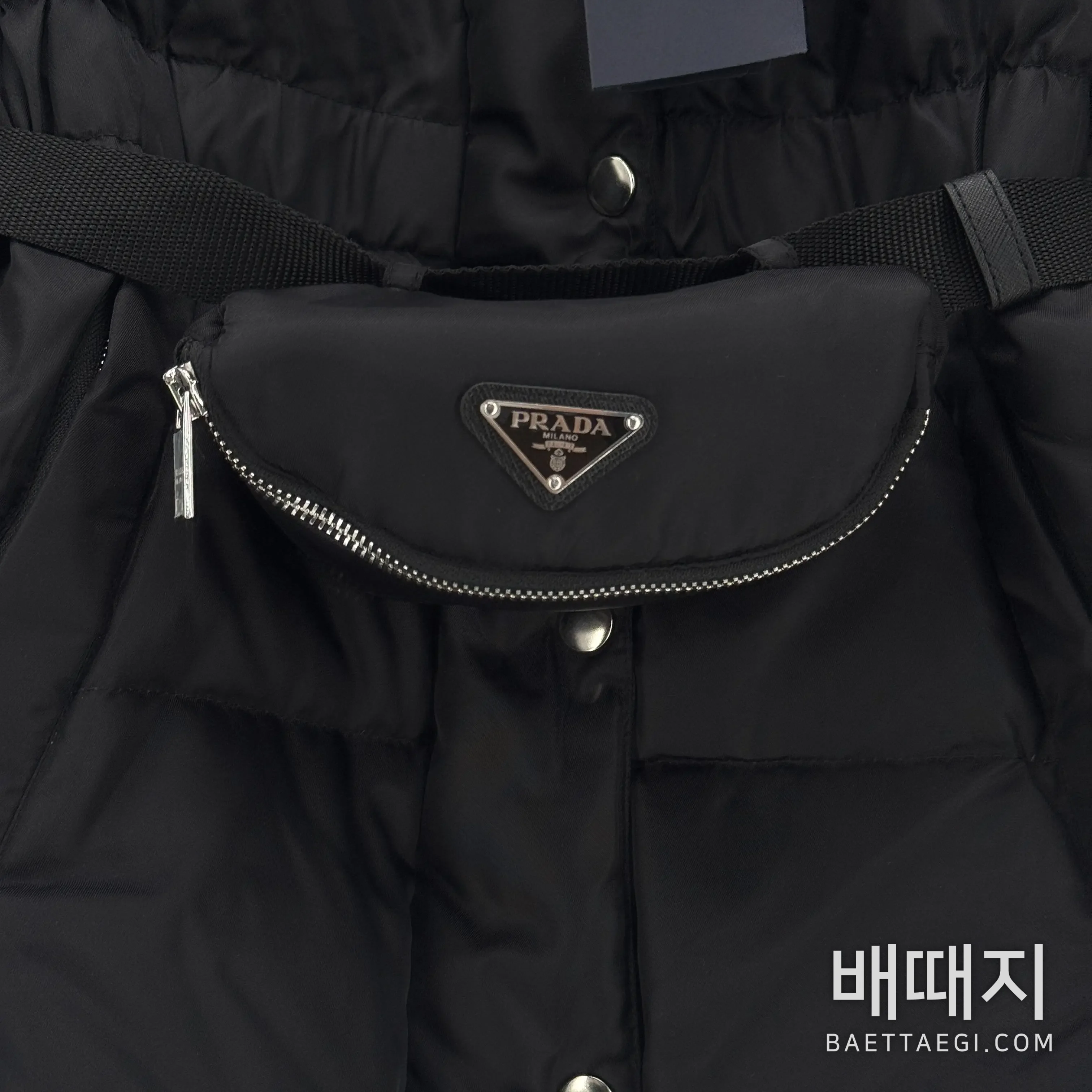 프라다 분리형 허리 파우치 구스다운 후드 슬림 자켓 195077 검수사진 2