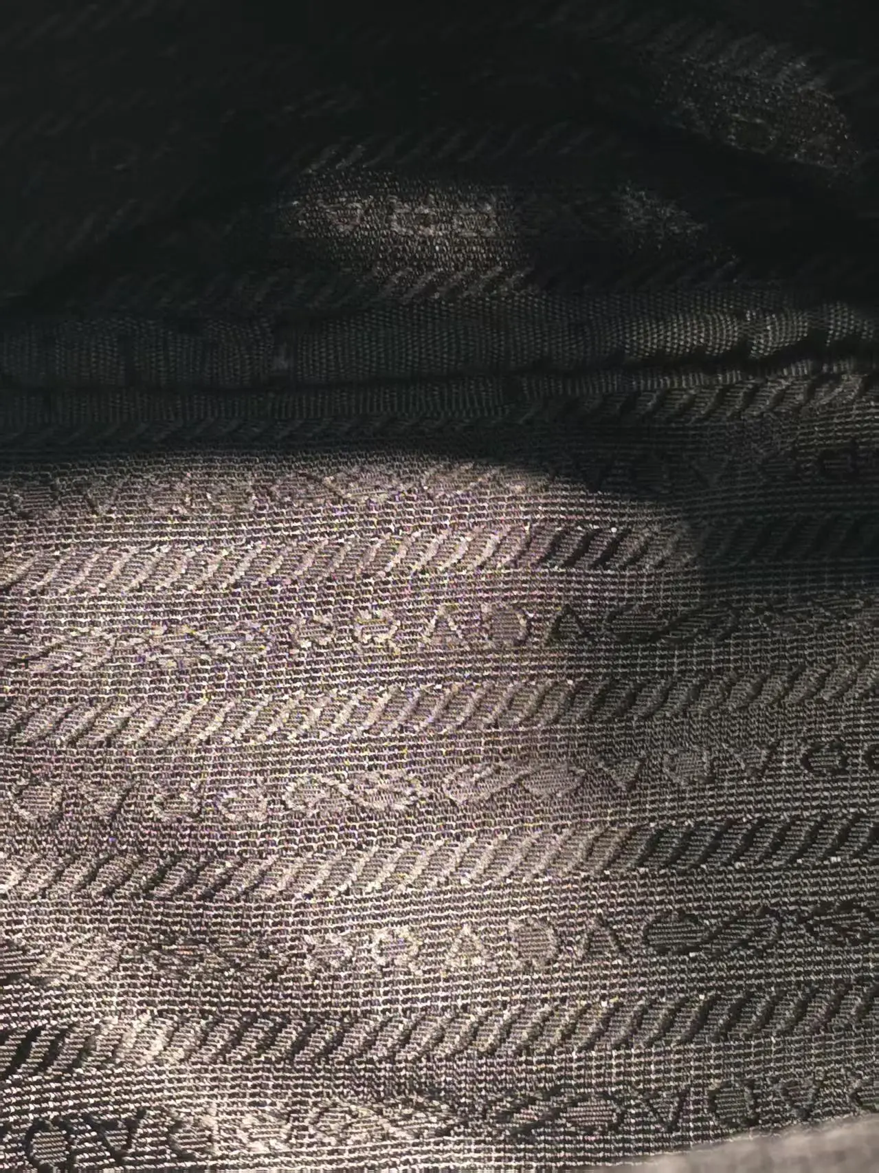 프라다 나일론 버킷백 1BE067 122480 검수사진 14