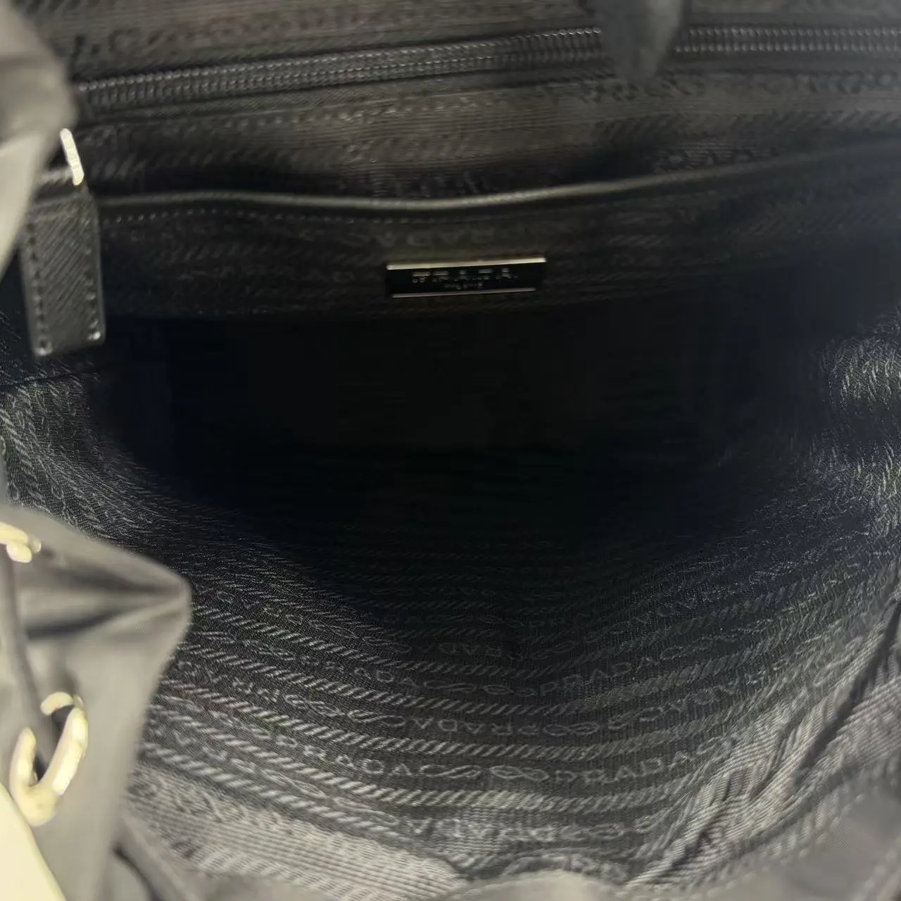 프라다 나일론 백팩 1BZ677 검수사진 6