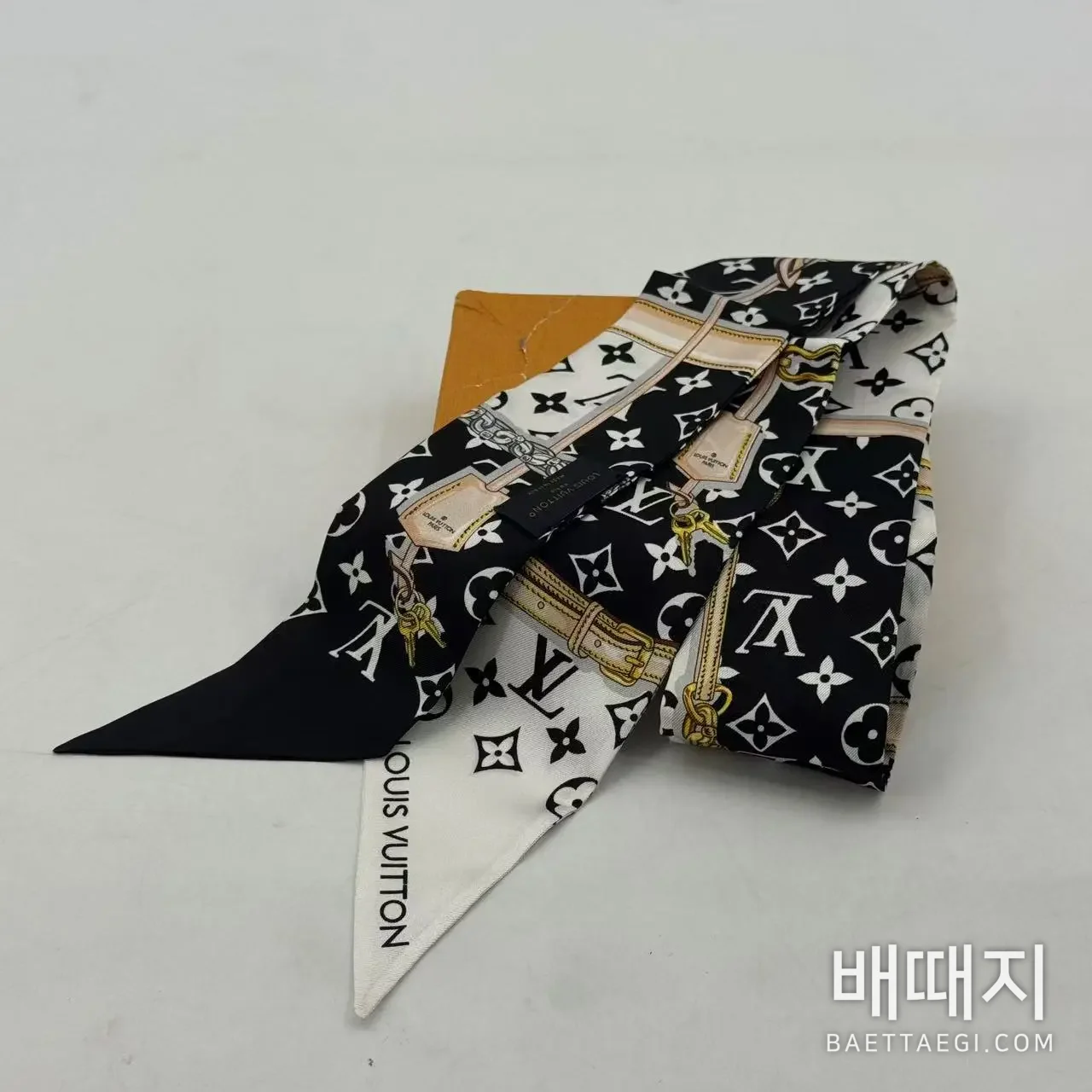 루이비통 모노그램 실크 더블 레이어 스카프 146419 검수사진 4