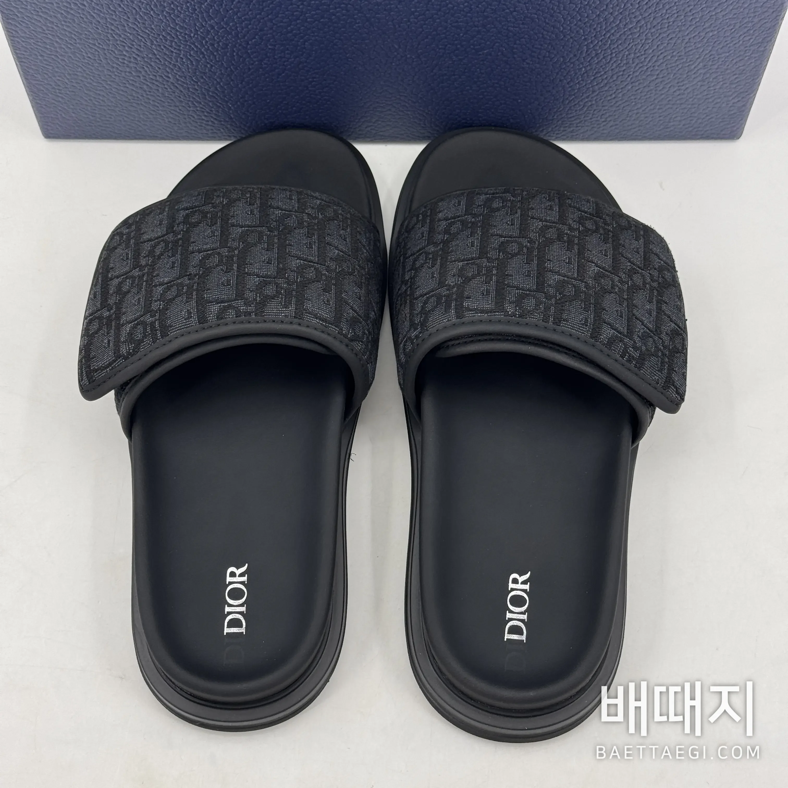 디올 모노그램 남성용 캐주얼 슬리퍼 102379 검수사진 4