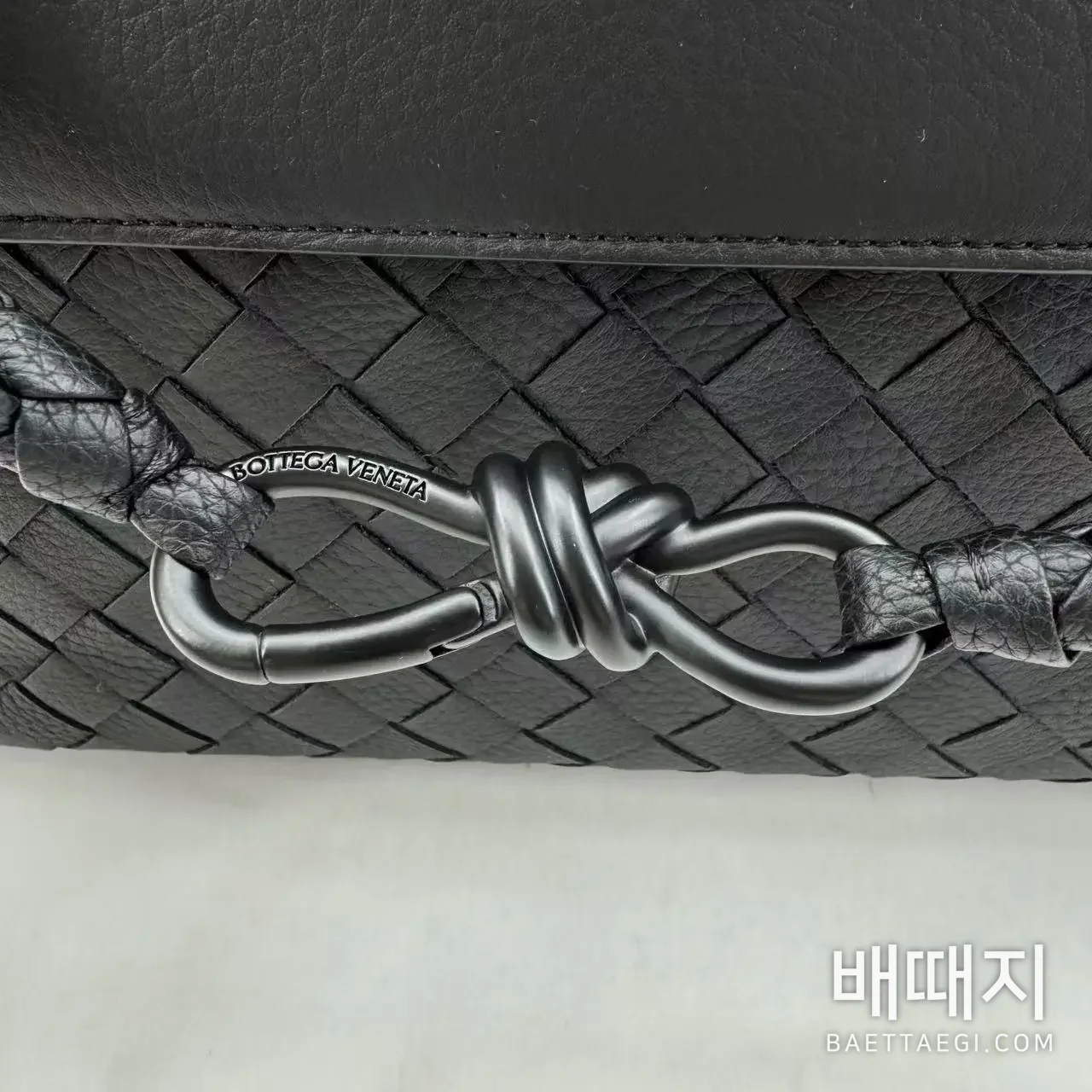 보테가베네타 인트레치아토 가죽 숄더백 115777 검수사진 5