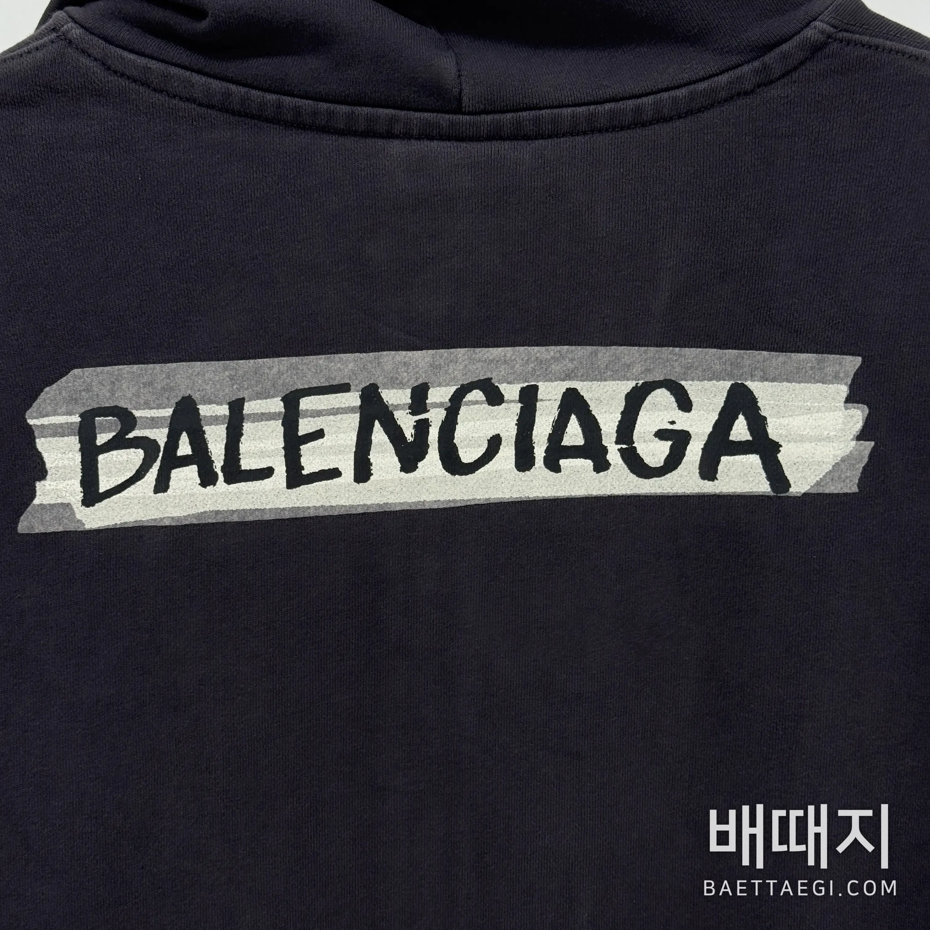 발렌시아가 테이프 로고 데미지 가공 여성 자켓 142683 검수사진 6