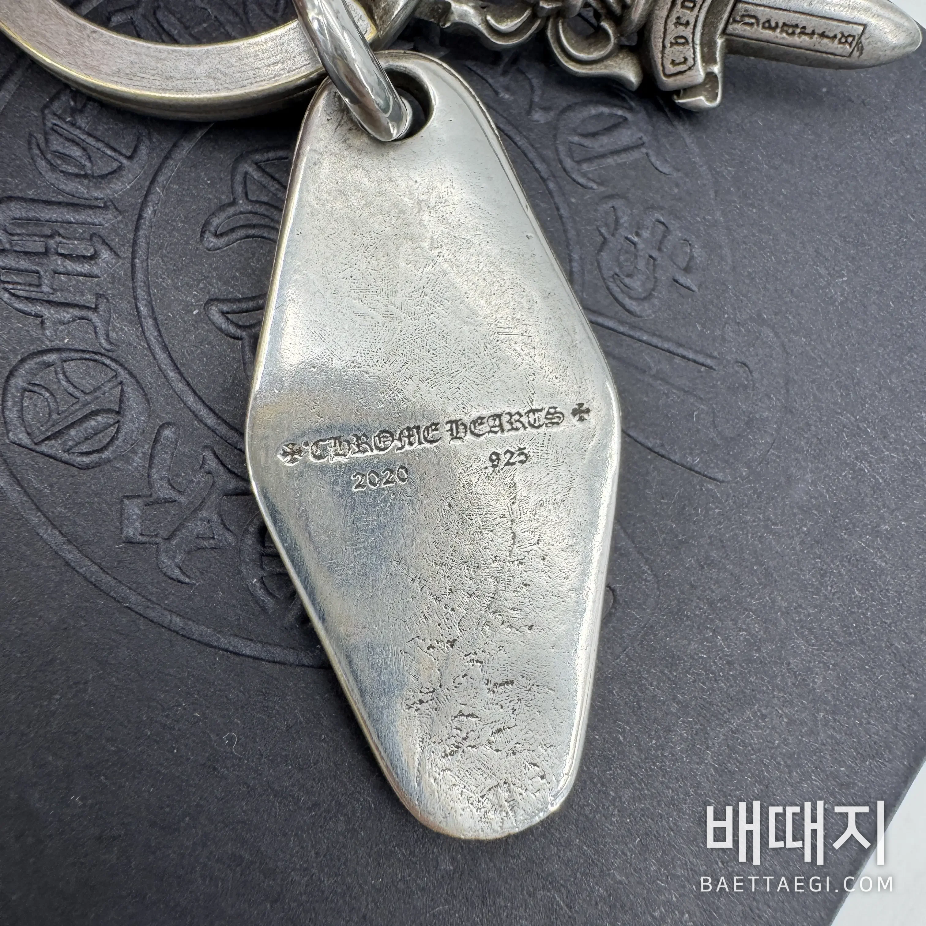 크롬하츠 은도금 호텔 키 사인 키링 107392 검수사진 4