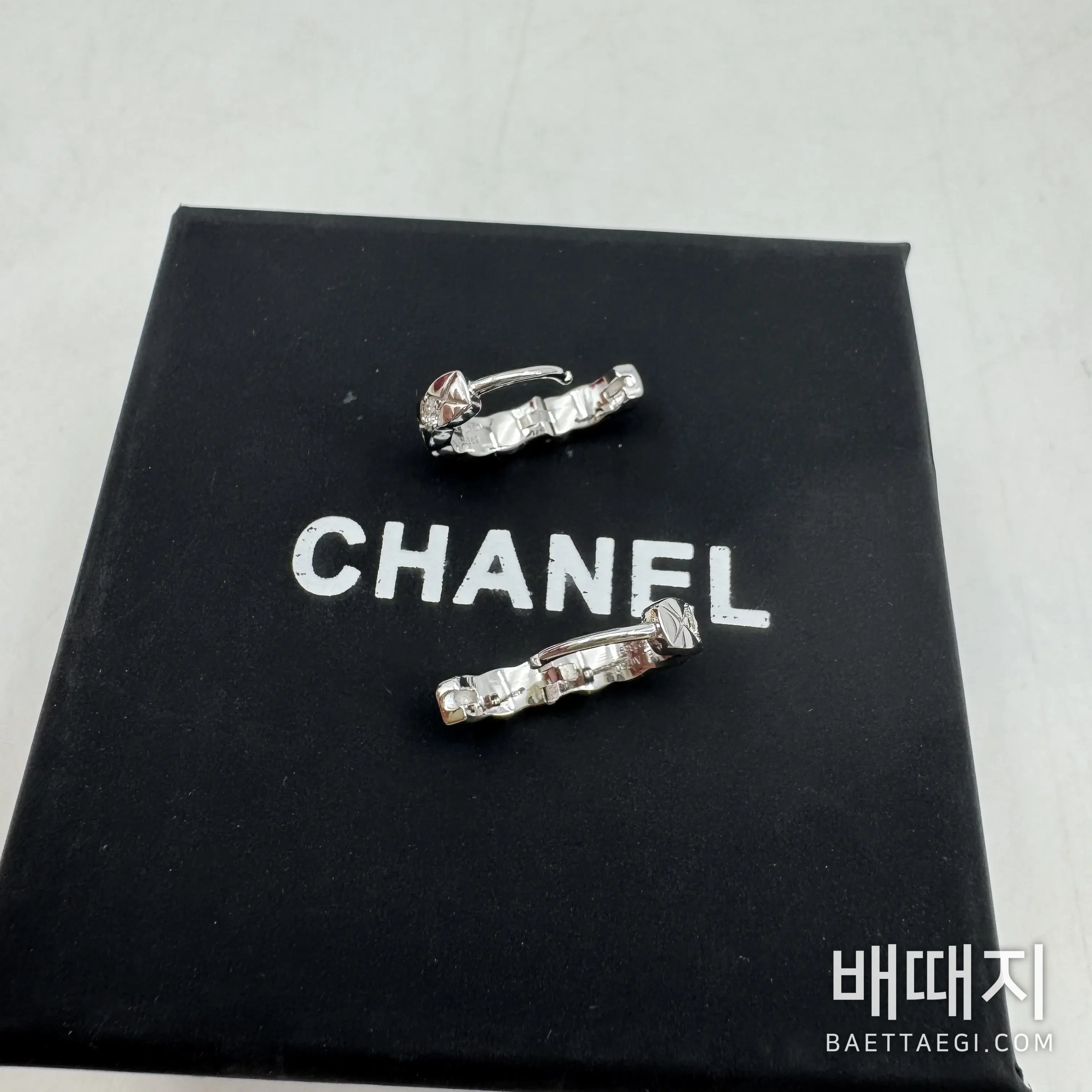 샤넬 화이트골드 코코 크러쉬 귀걸이 178420 검수사진 6
