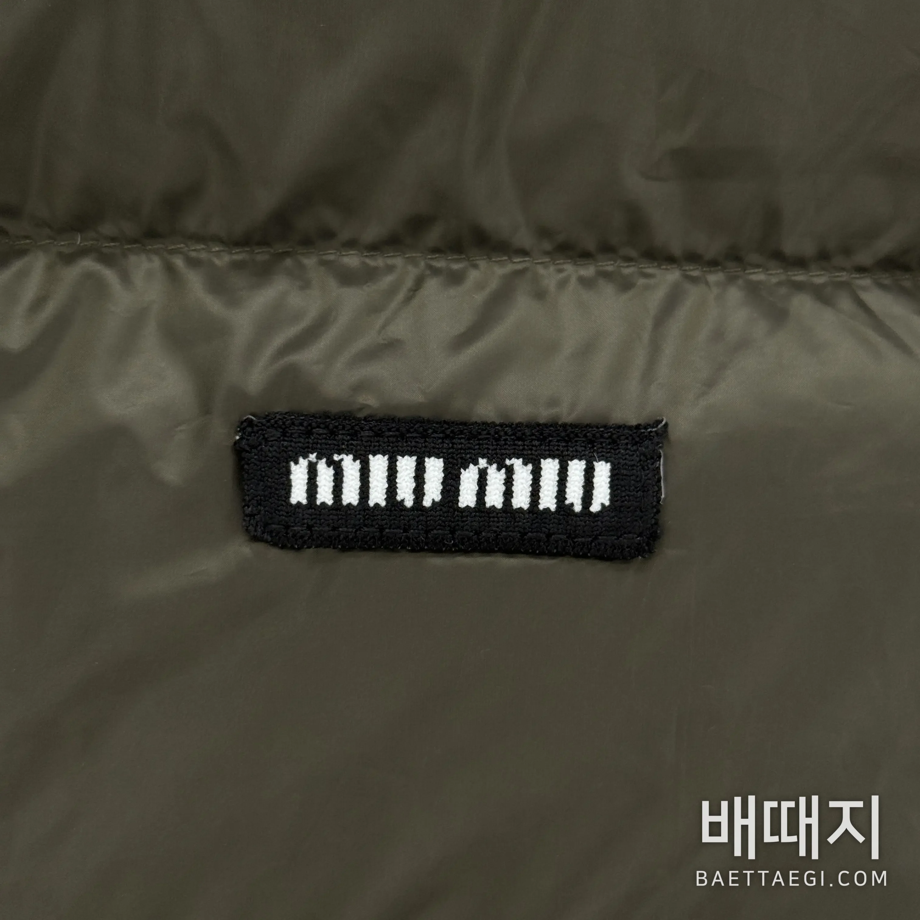 미우미우 로고 레터 다운 조끼 179702 검수사진 6