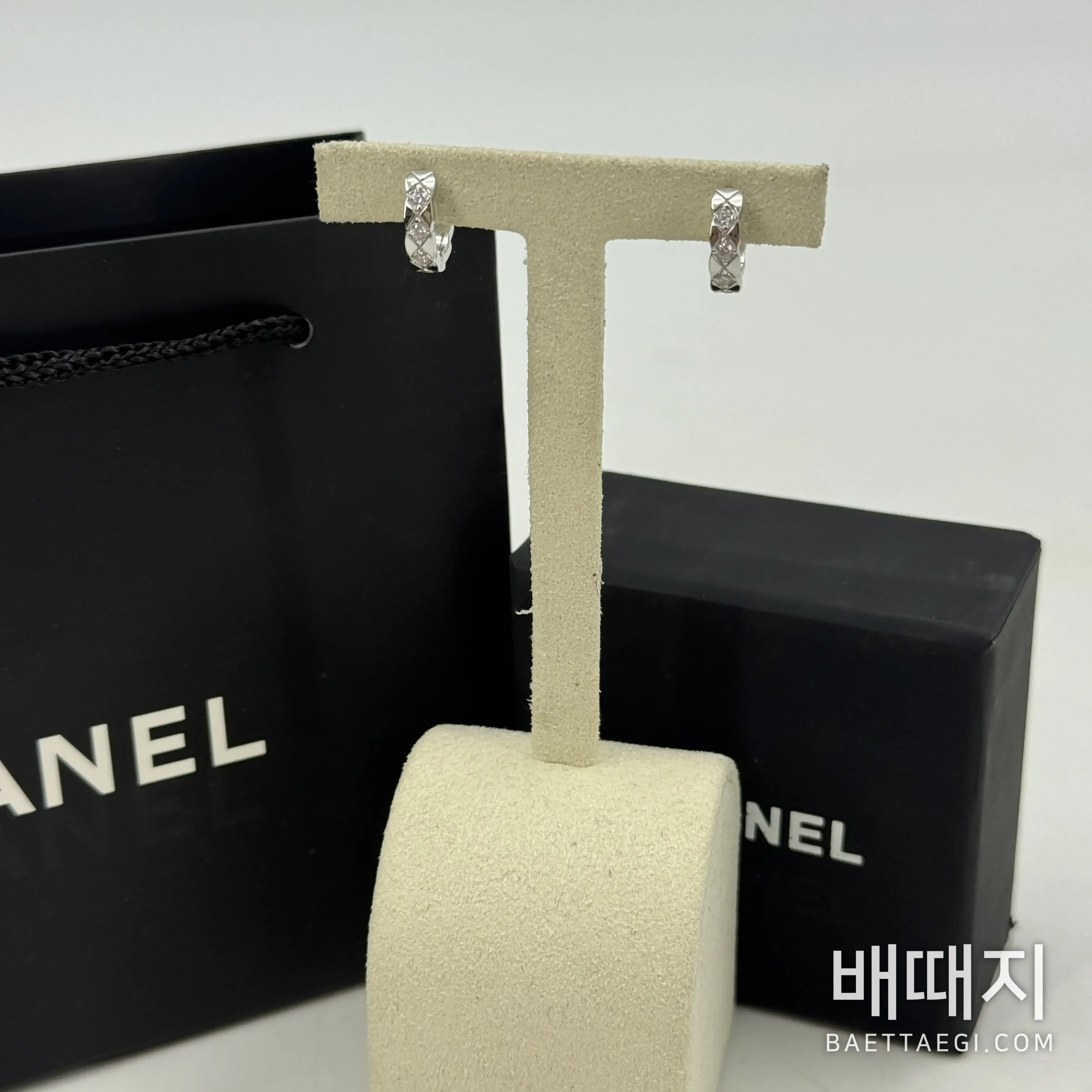 샤넬 화이트골드 코코 크러쉬 귀걸이 검수사진 1