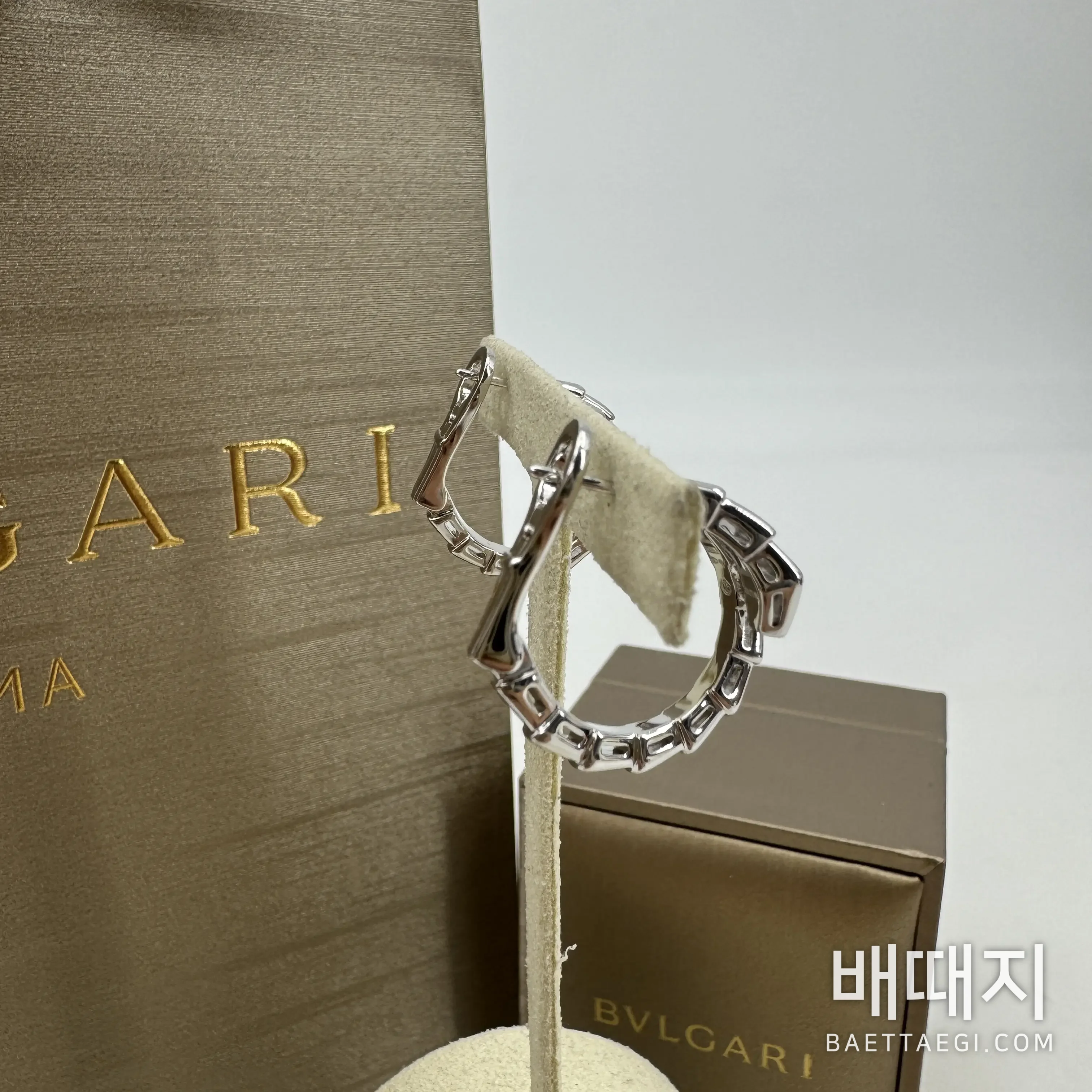 불가리 세르펜티 바이퍼 다이아몬드 장식 귀걸이 197703 검수사진 4