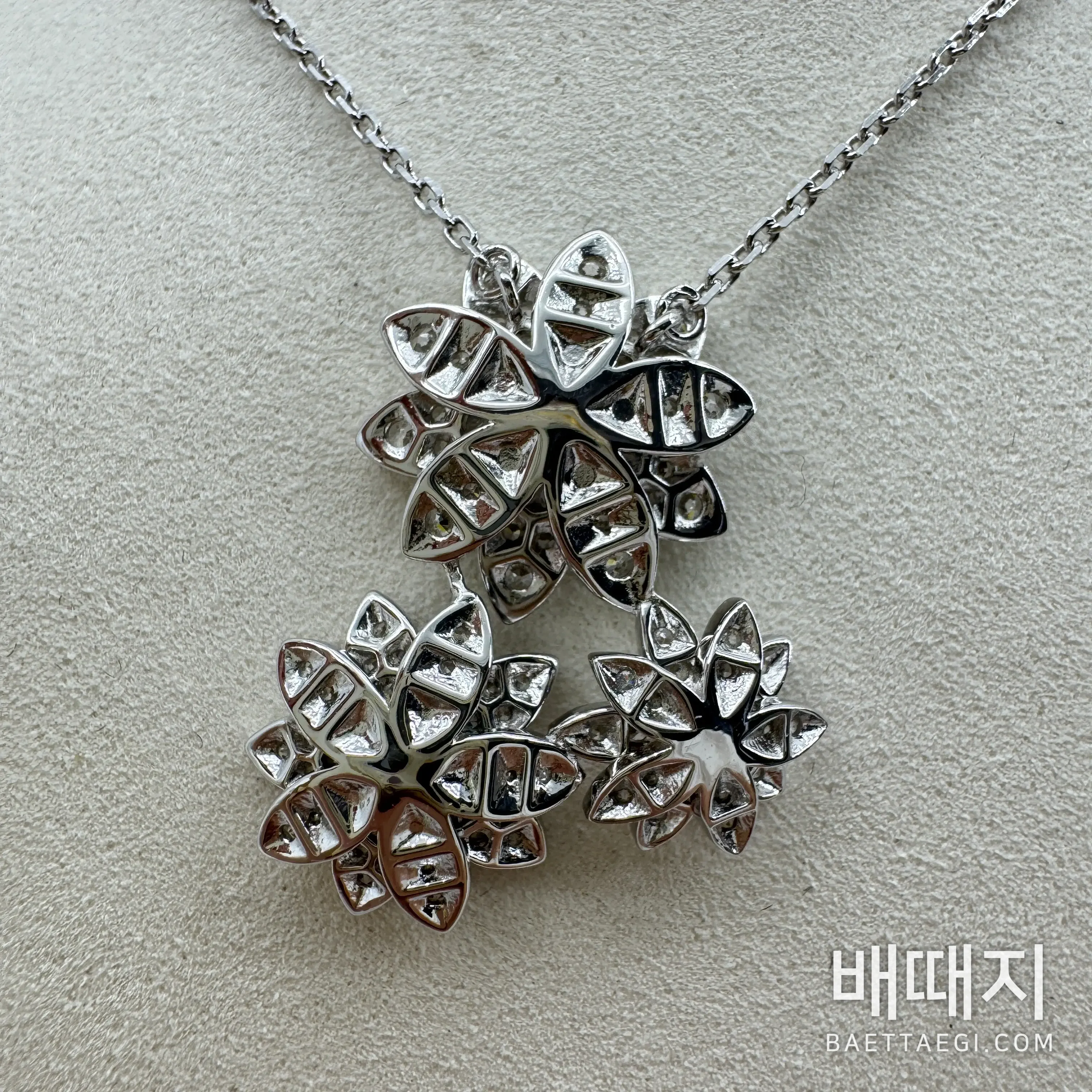 반클리프앤아펠 로터스 장식 목걸이 63861 검수사진 4