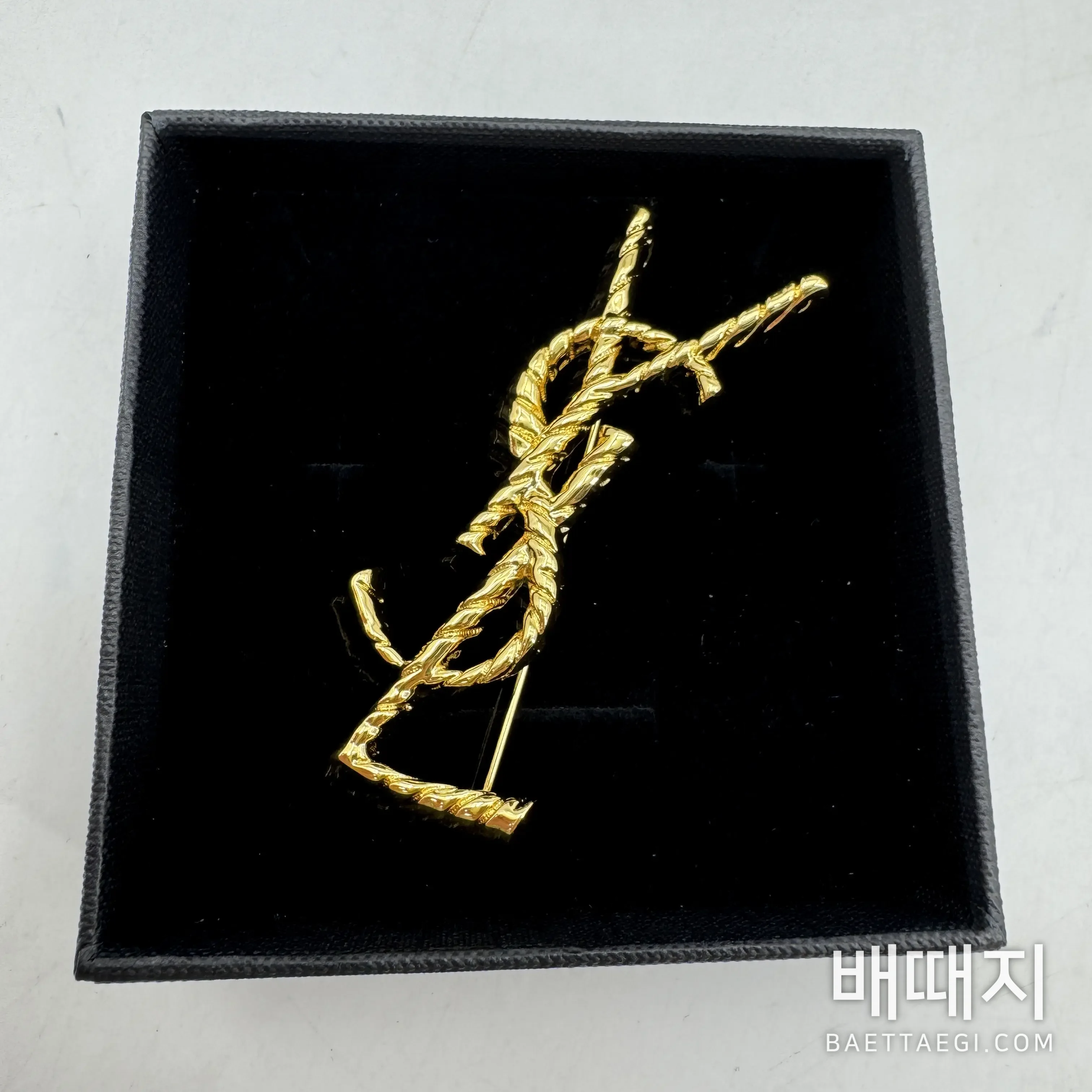 생로랑 리브 디자인 브로치 검수사진 4