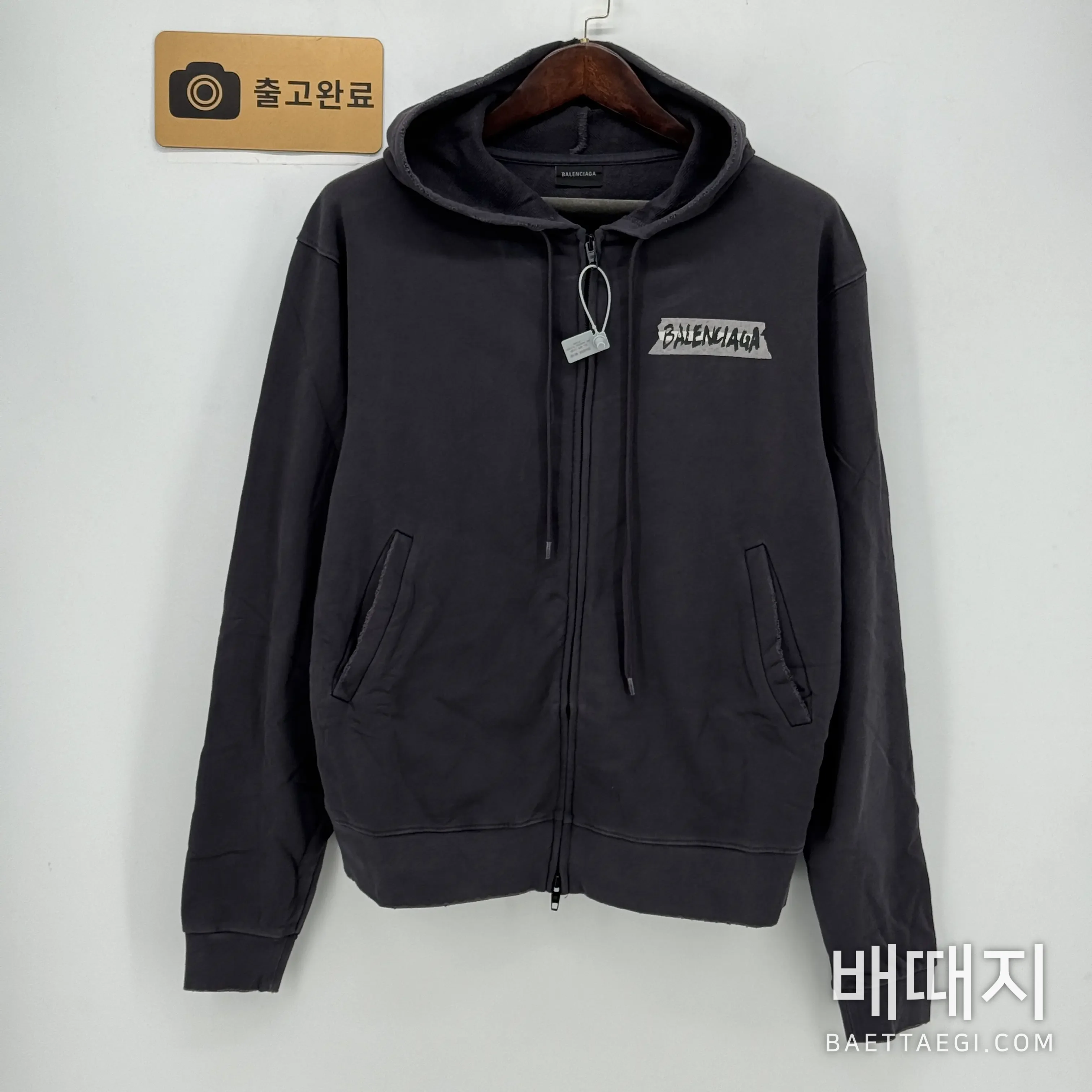 발렌시아가 테이프 로고 데미지 가공 여성 자켓 142683 검수사진 1
