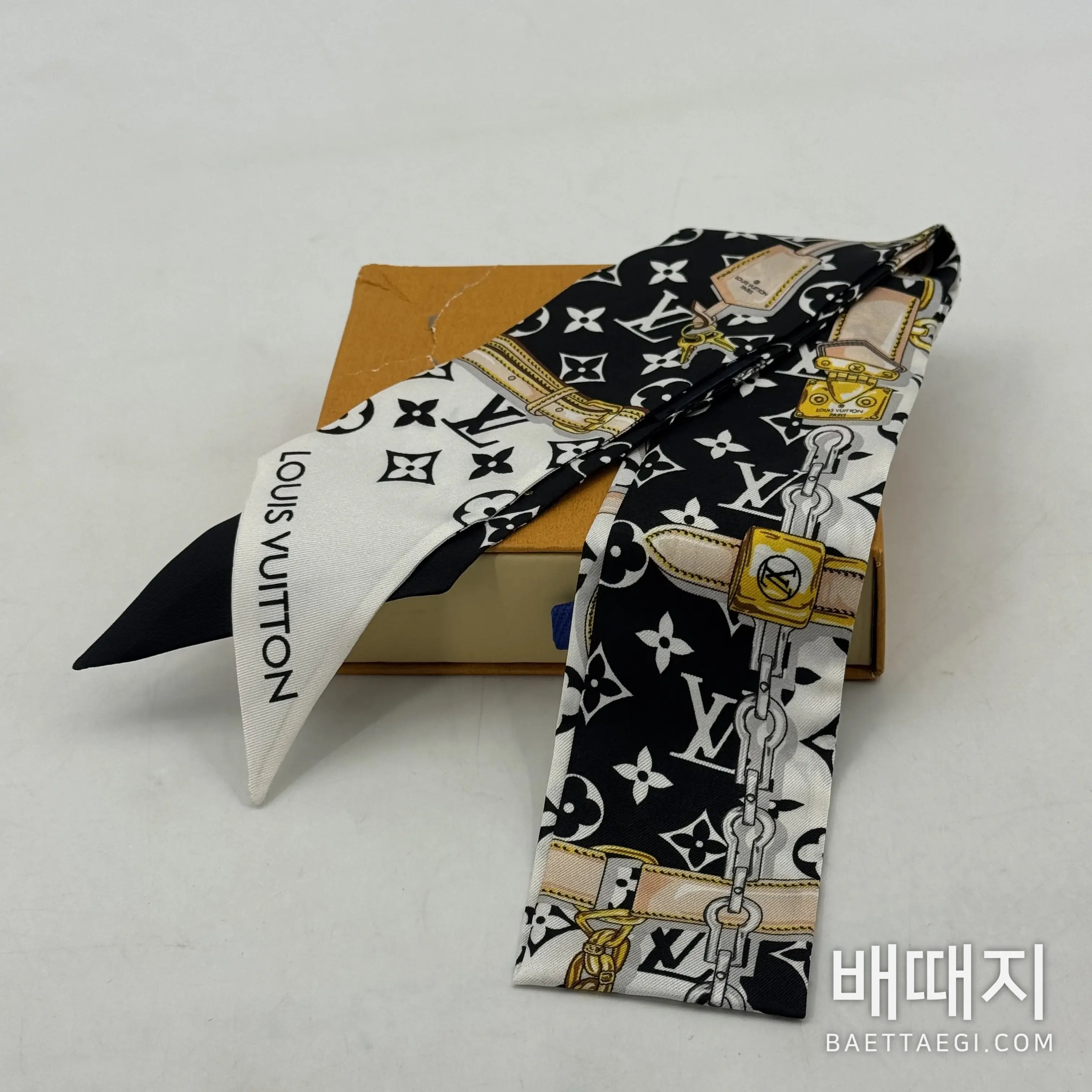 루이비통 모노그램 실크 더블 레이어 스카프 146419 검수사진 2